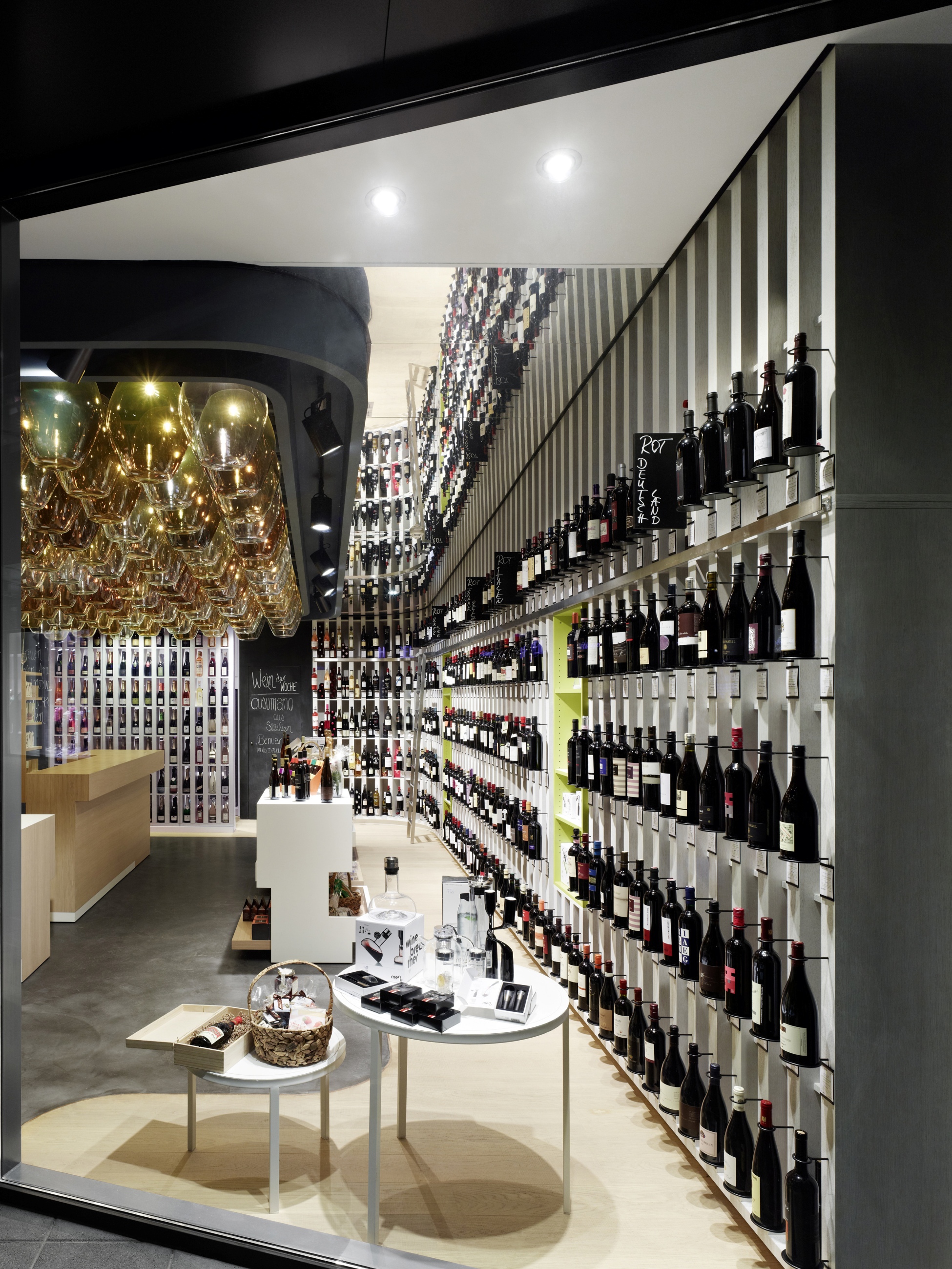 Wine store &quot;Wein &amp; Wahrheit&quot; Ippolito Fleitz Group