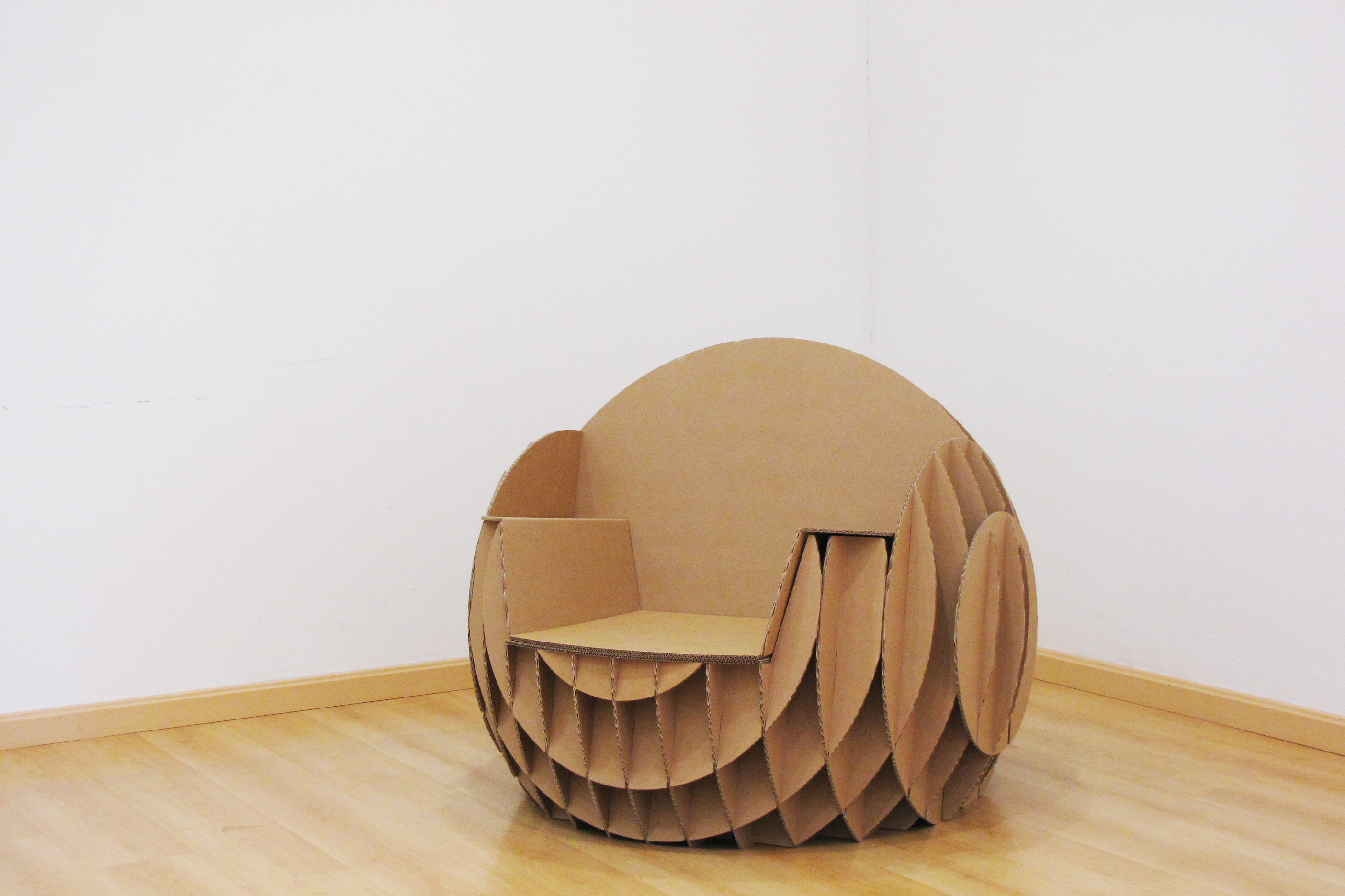 мебель мобильная из картона. стул из гофрокартона. изделия из папье маше. Paper furniture. кресло из гофрокартона.