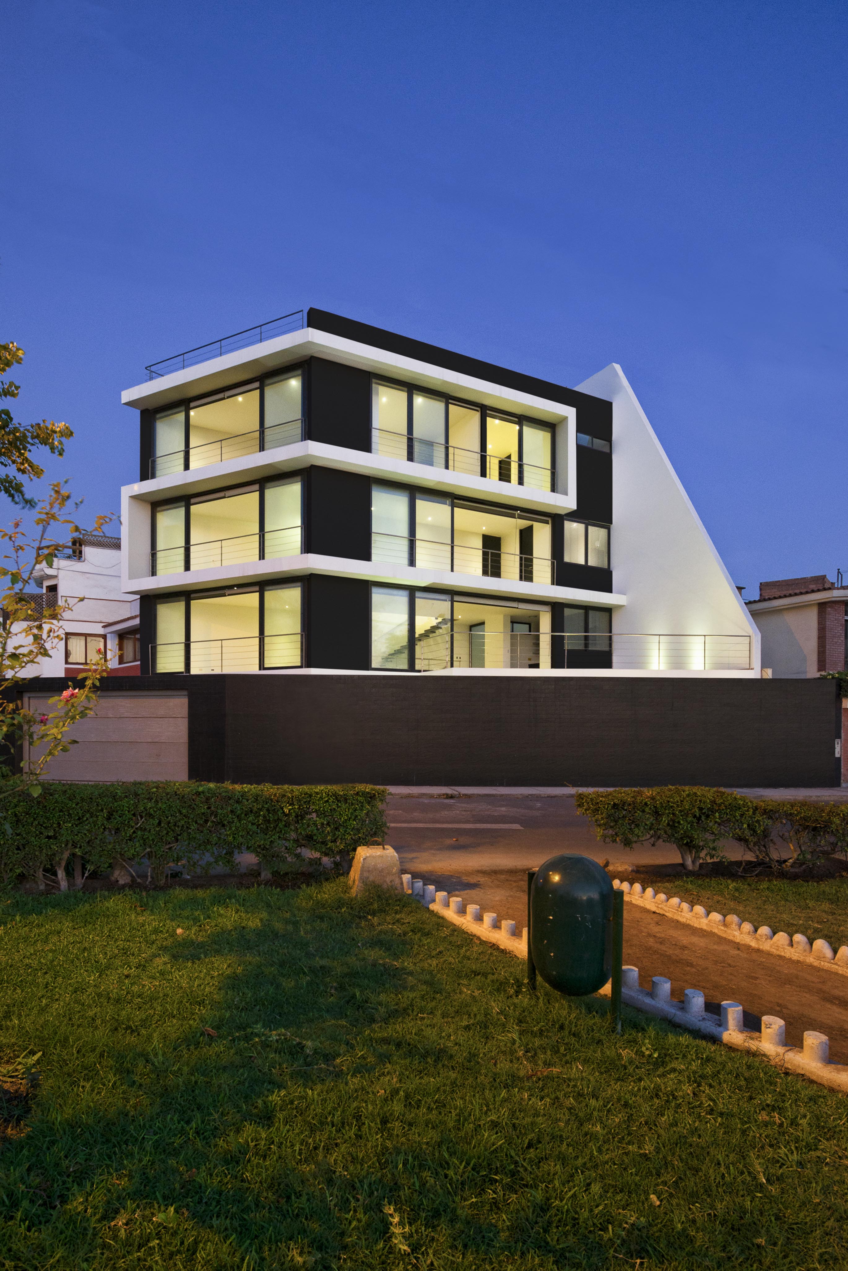 Vertical House Doblado Arquitectos Archello