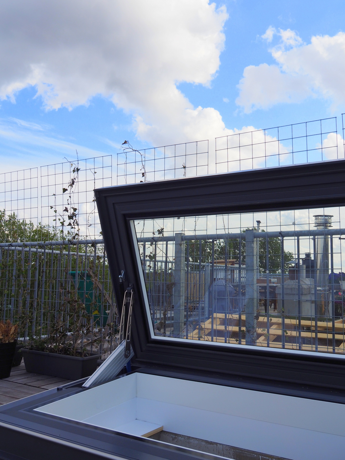 Skydoor open 1