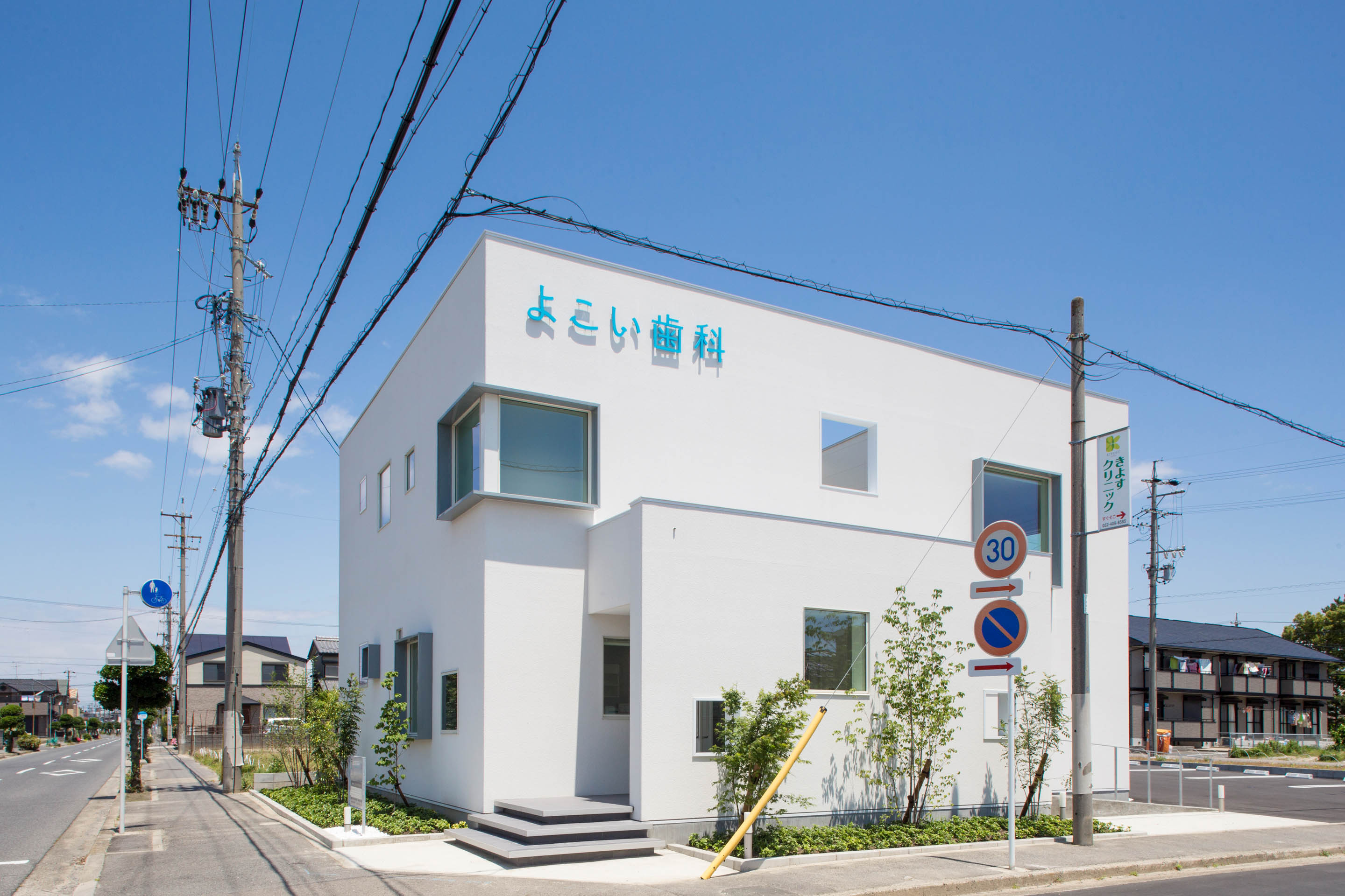 Gallery of Yokoi dental clinic  iks design  Media - 3