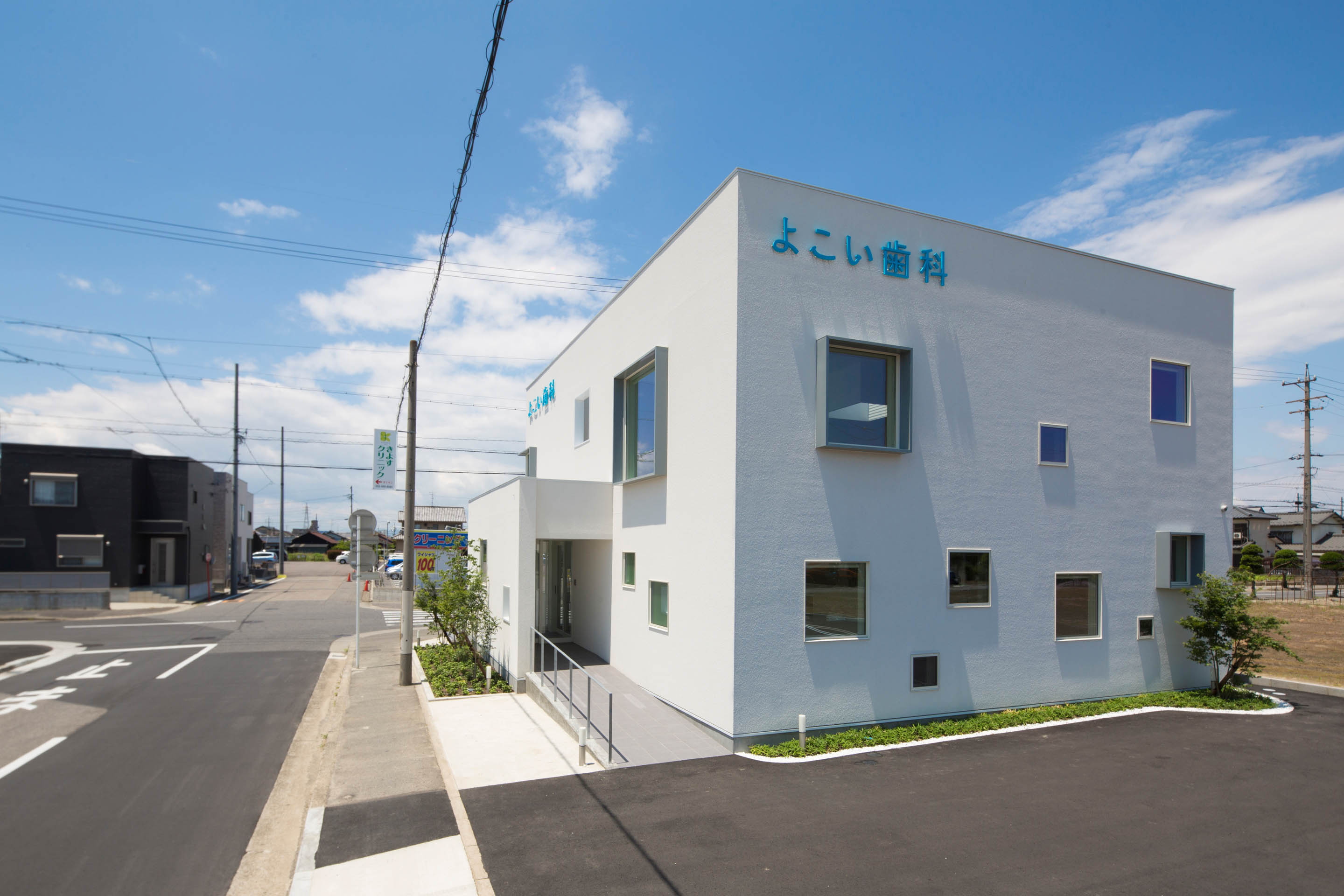 Gallery of Yokoi dental clinic  iks design  Media - 4