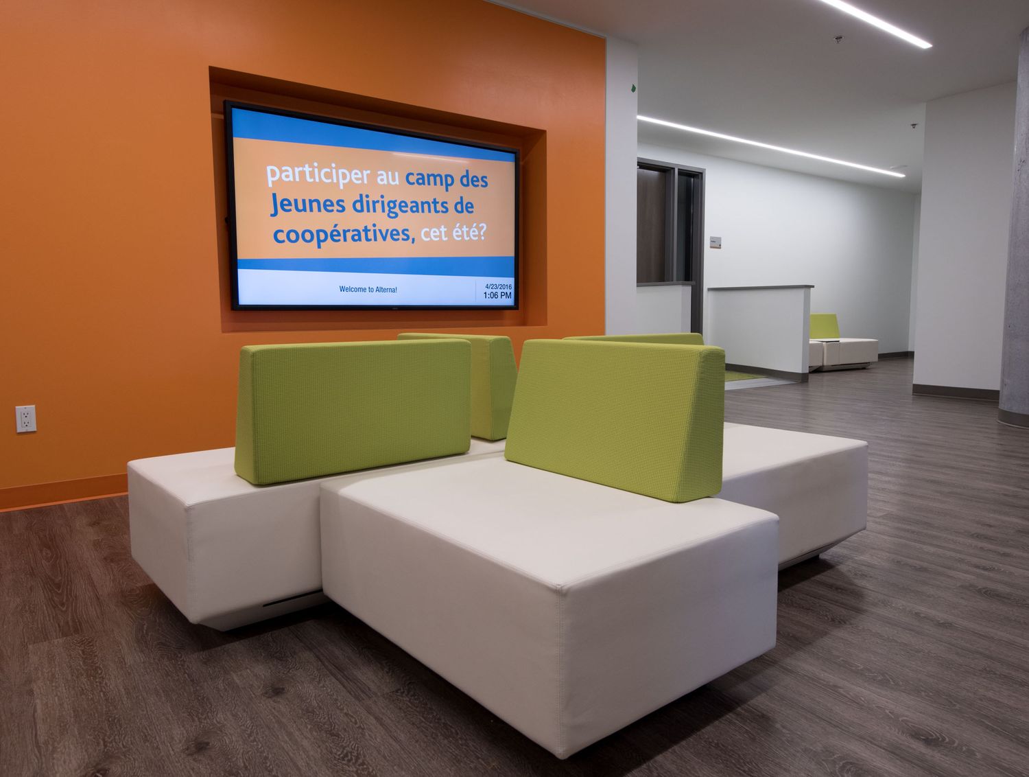 Alterna Savings and Credit Union, Ltd. Teknion Media Photos and Videos 3 Archello