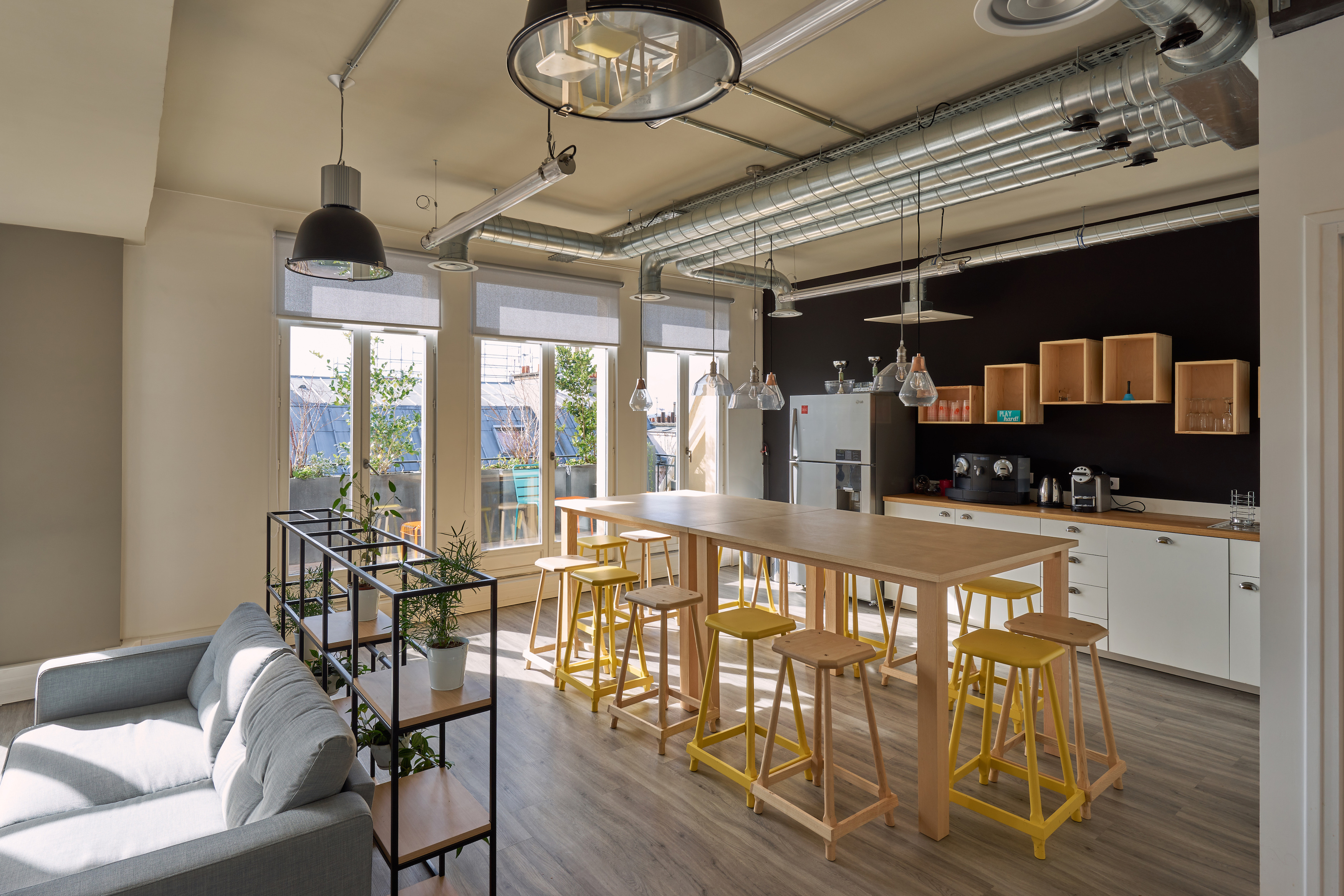 Adentro / Parisian Headoffice internet company