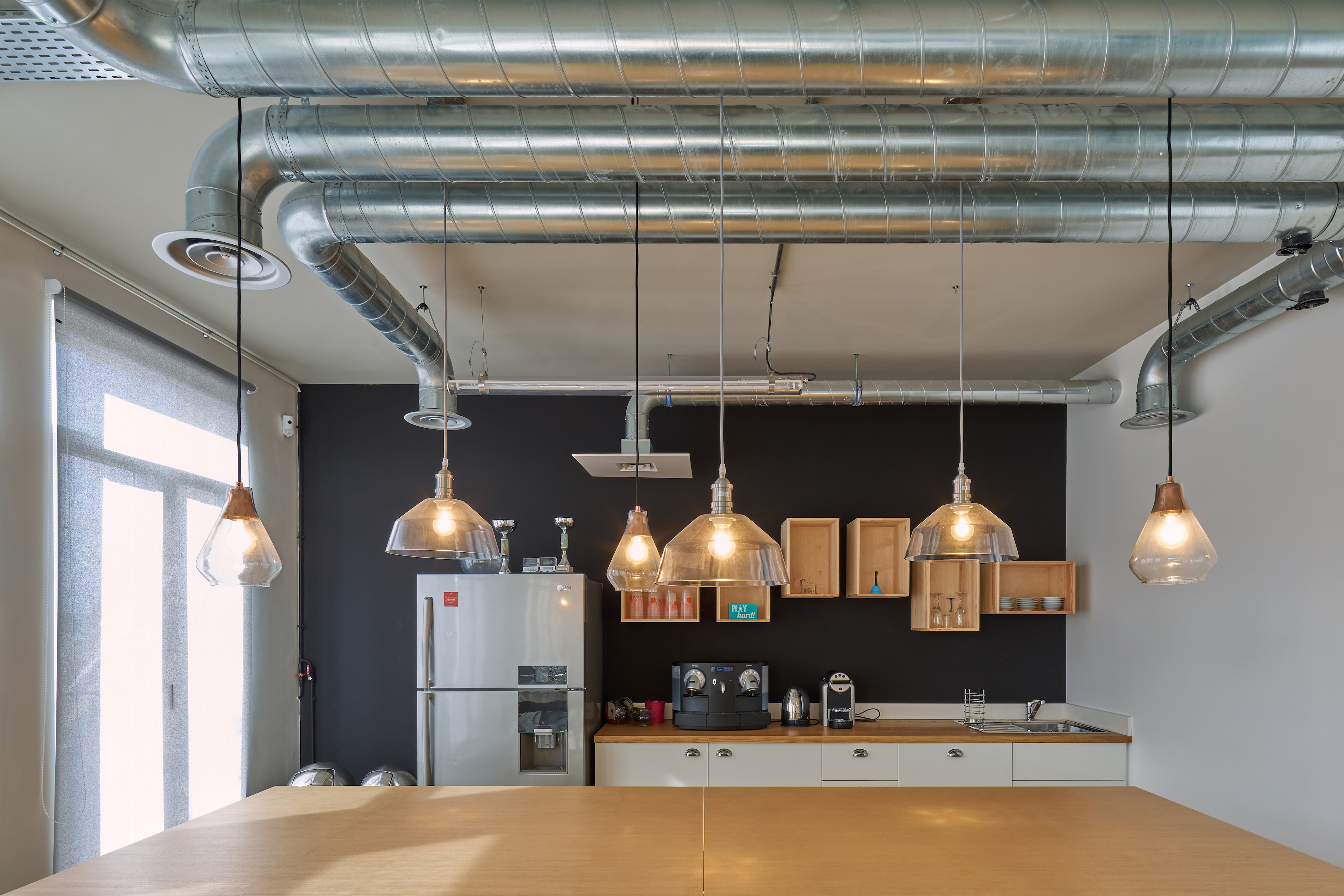Adentro / Parisian Headoffice internet company