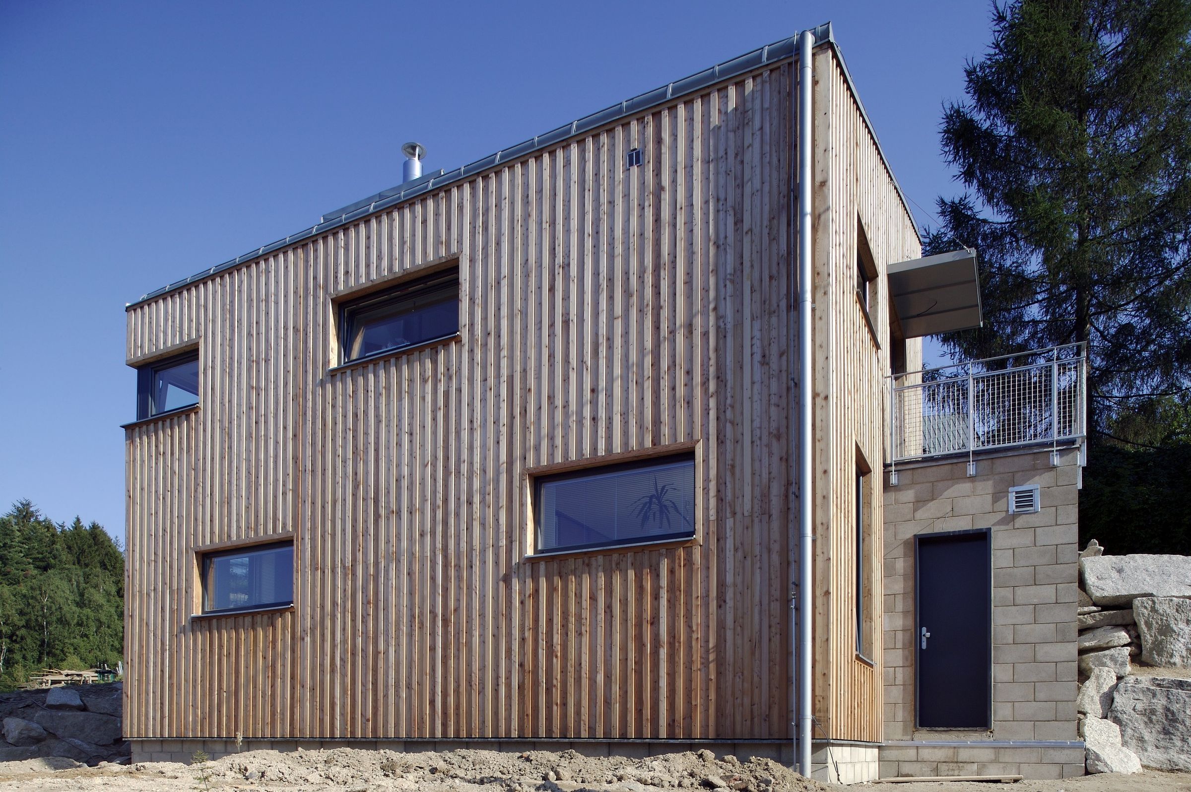 Small house on hillside | Vladimír Balda architekt | Archello