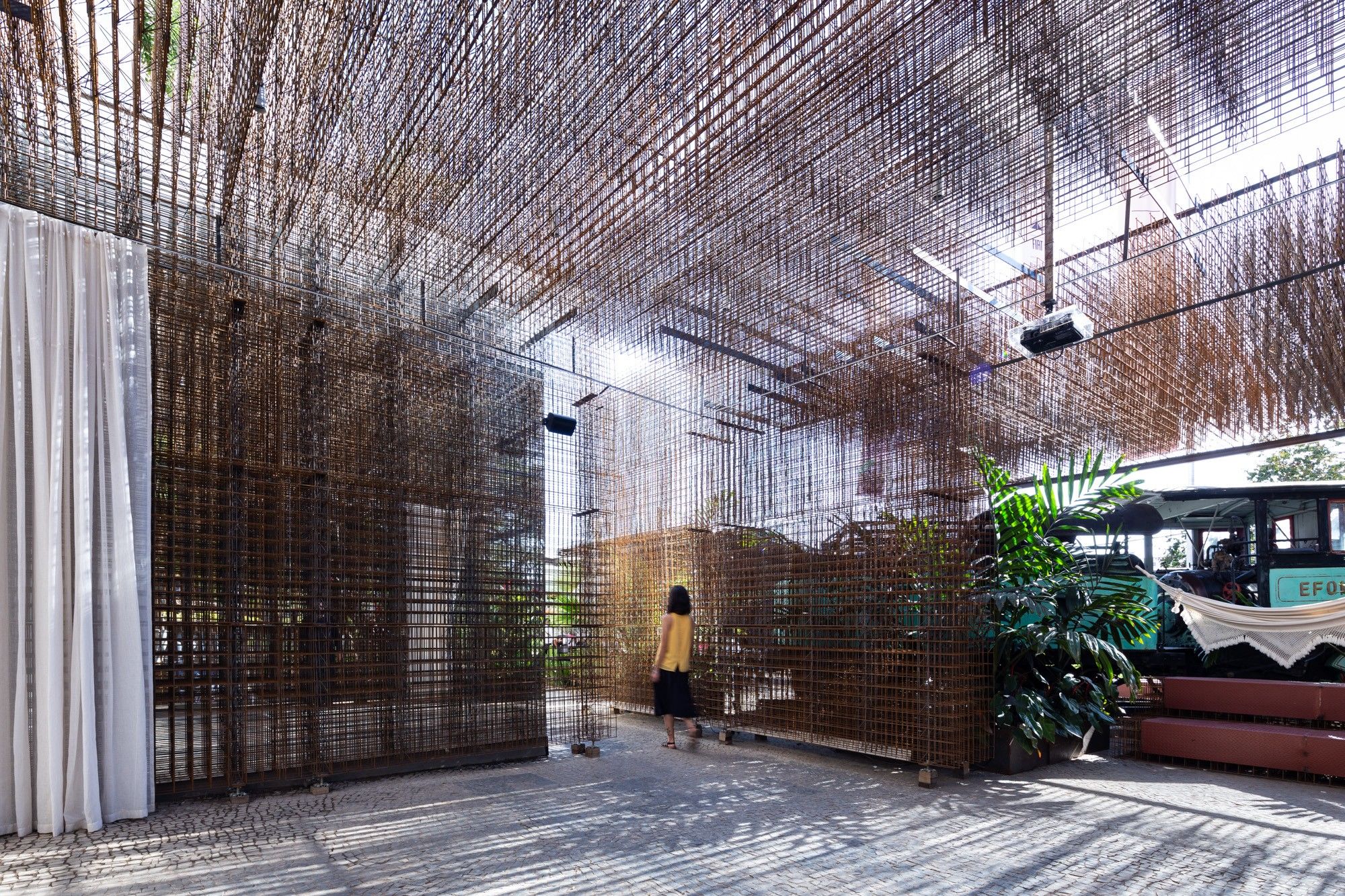 平川典俊 写真集 Unión de Interactional Casa Bar 419xO8L8c4L.jpg_BO30,255,255,