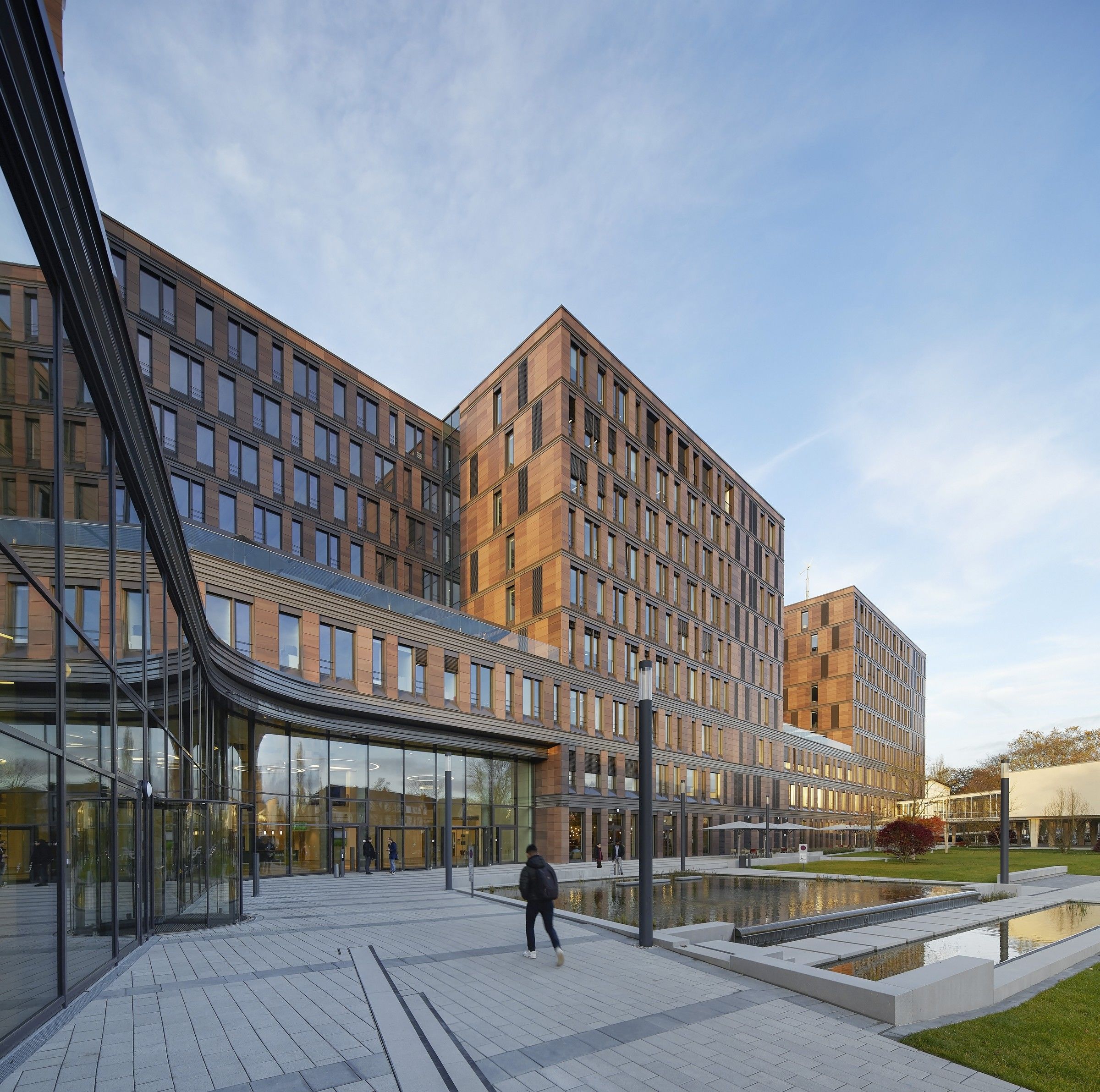 gallery-of-frankfurt-school-of-finance-and-management-henning-larsen