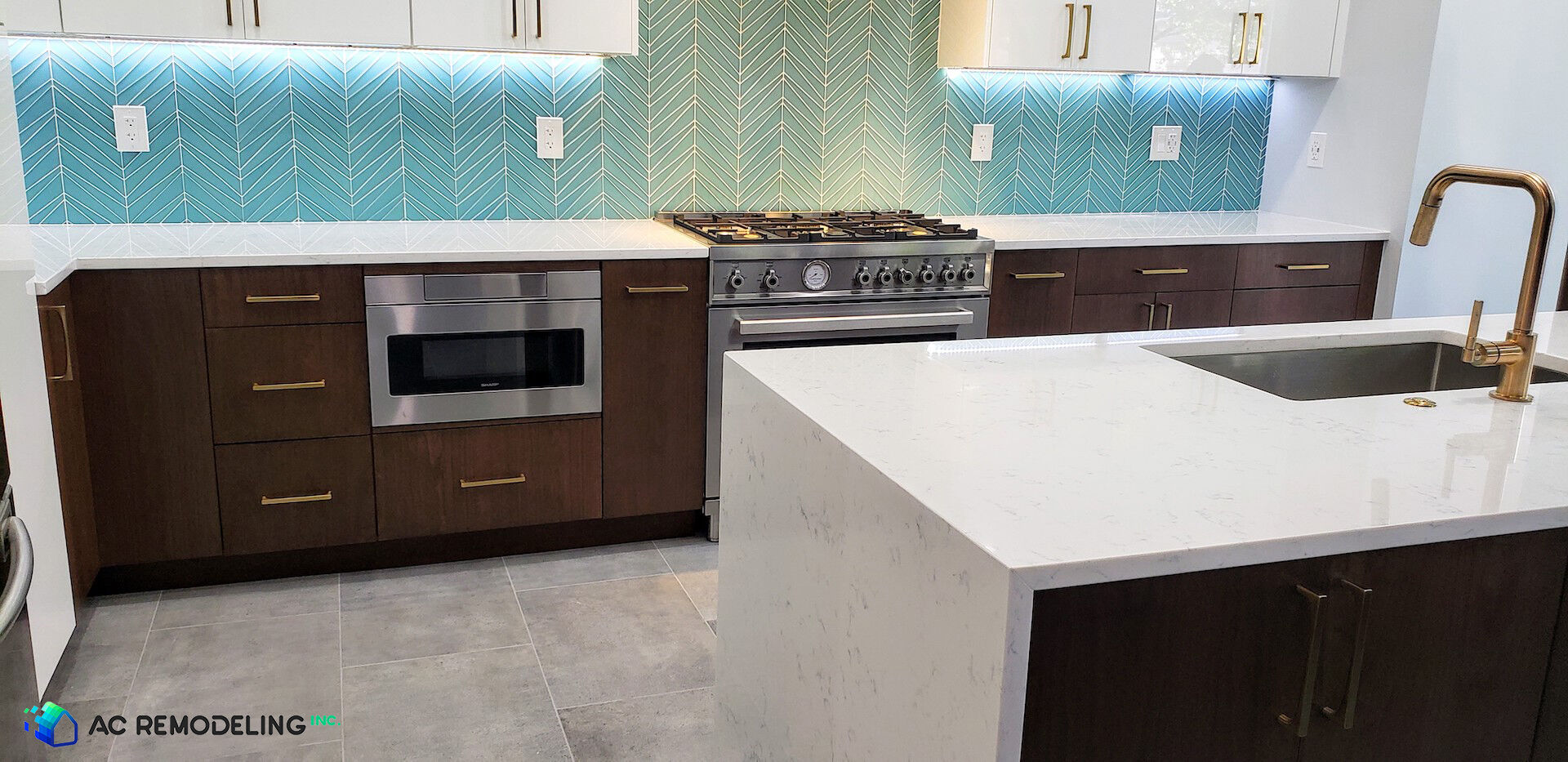 Elegante High Gloss Blanco wall cabinets