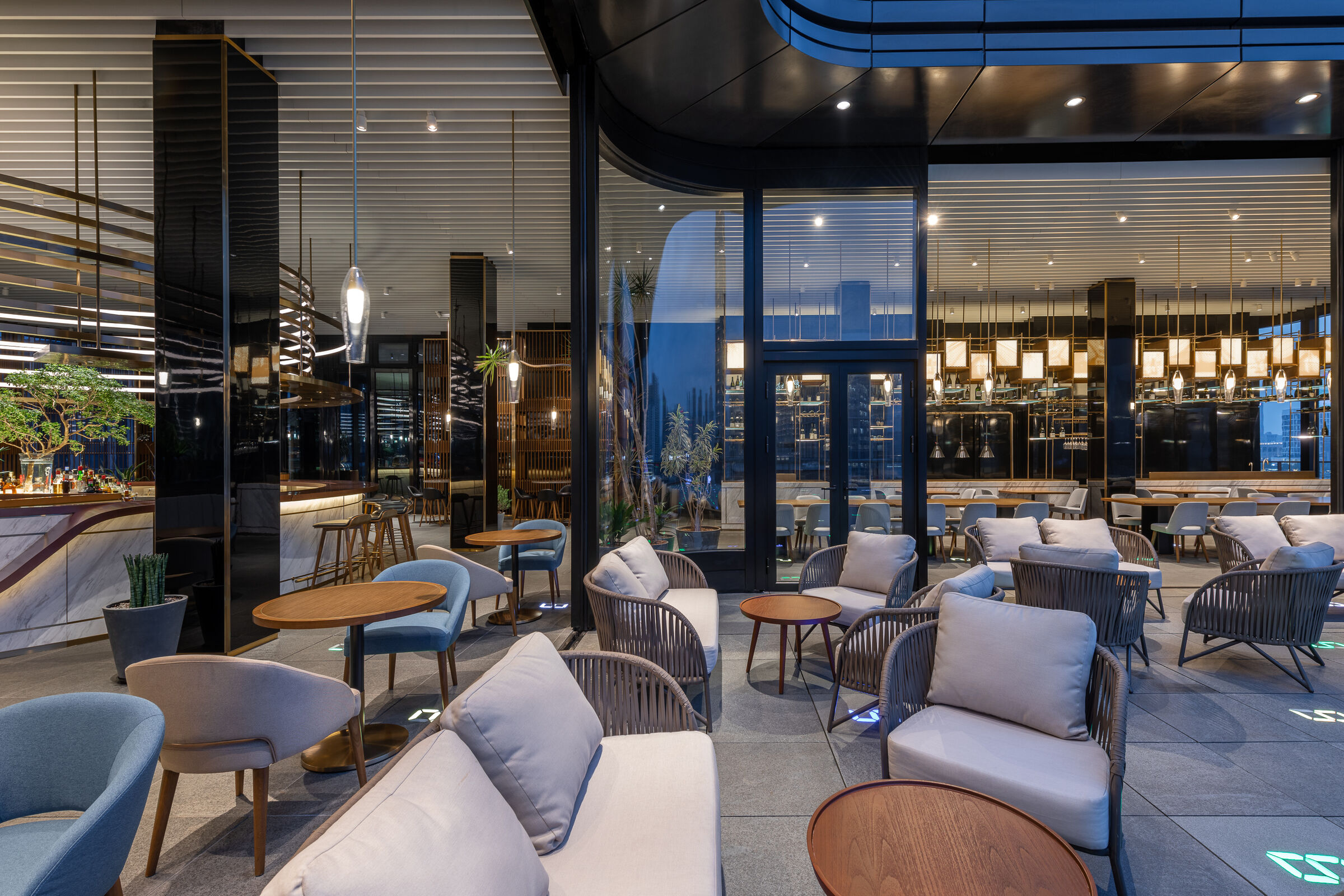 dialogue between outdoor terrace and indoor seats 12-dialogue between outdoor terrace and indoor seats-室外平台与室内空间的对话.jpg