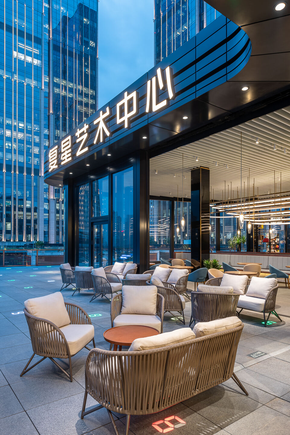 outdoor terrace can also be used as high-end activities space 13-outdoor terrace can also be used as high-end activities space-室外平台亦可作为高端活动场地.jpg