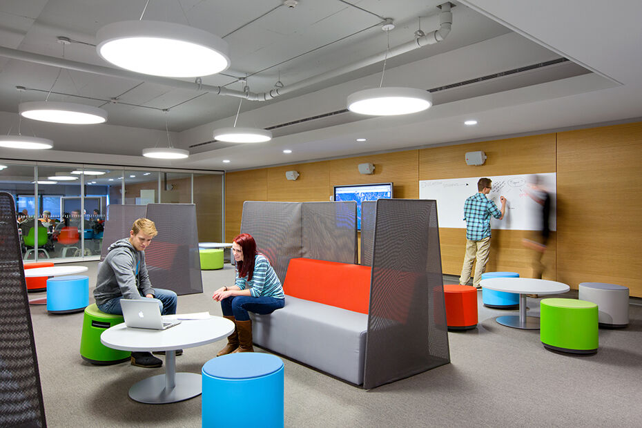 Linea Ceilings による LINEA Acoustic KerfTongue and Groove Archello