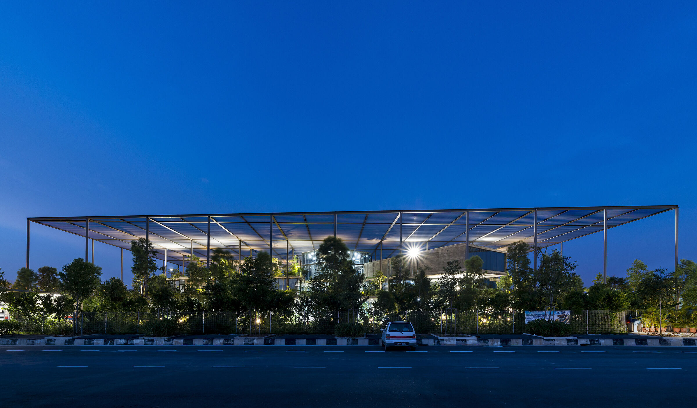 Paramit Factory In The Forest Design Unit Architects Sdn Bhd Medien Fotos Und Videos 3 Archello