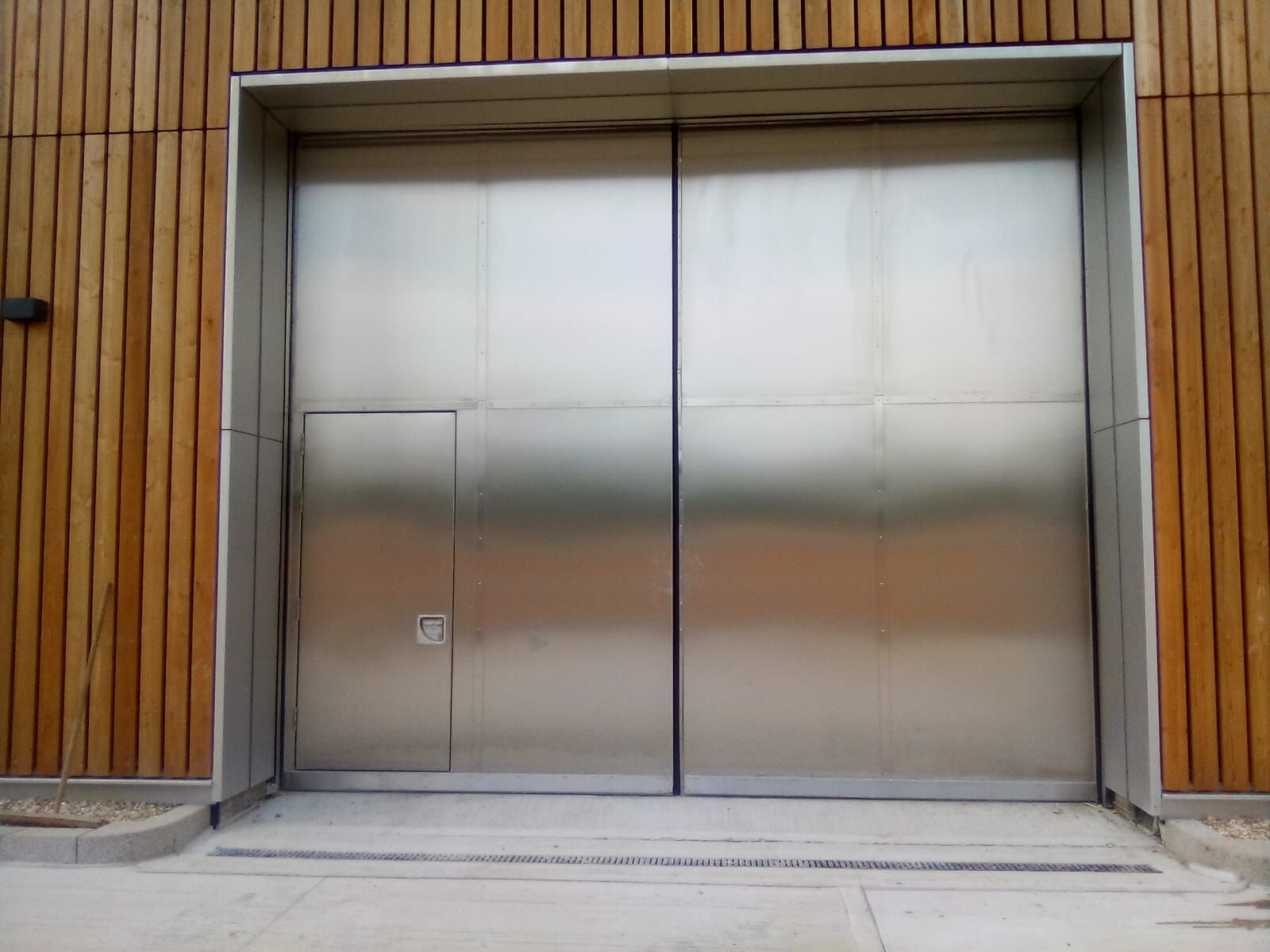 Clark Door Acoustic Double Leaf Horizontal Sliding Door with Pass Door