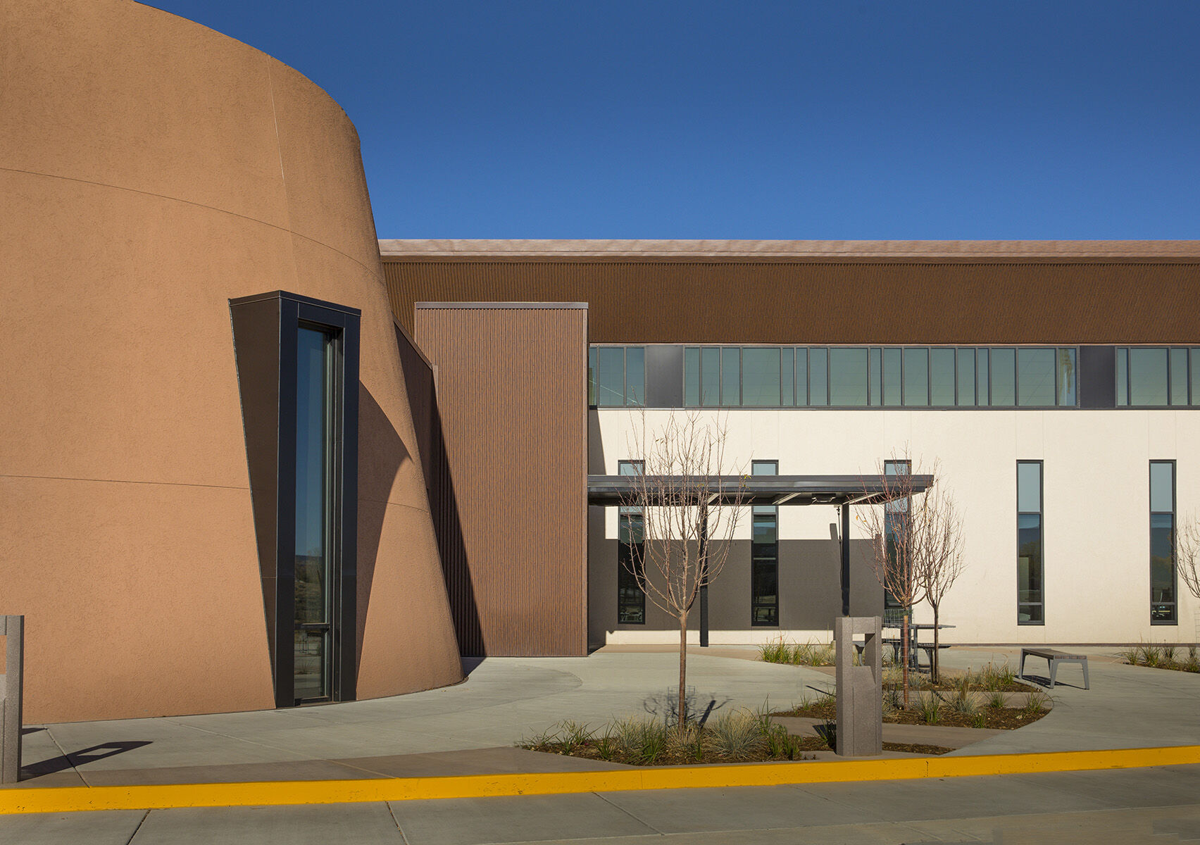 Discover Architektonisches Glas Gerichtsgebäude Design Ideas and