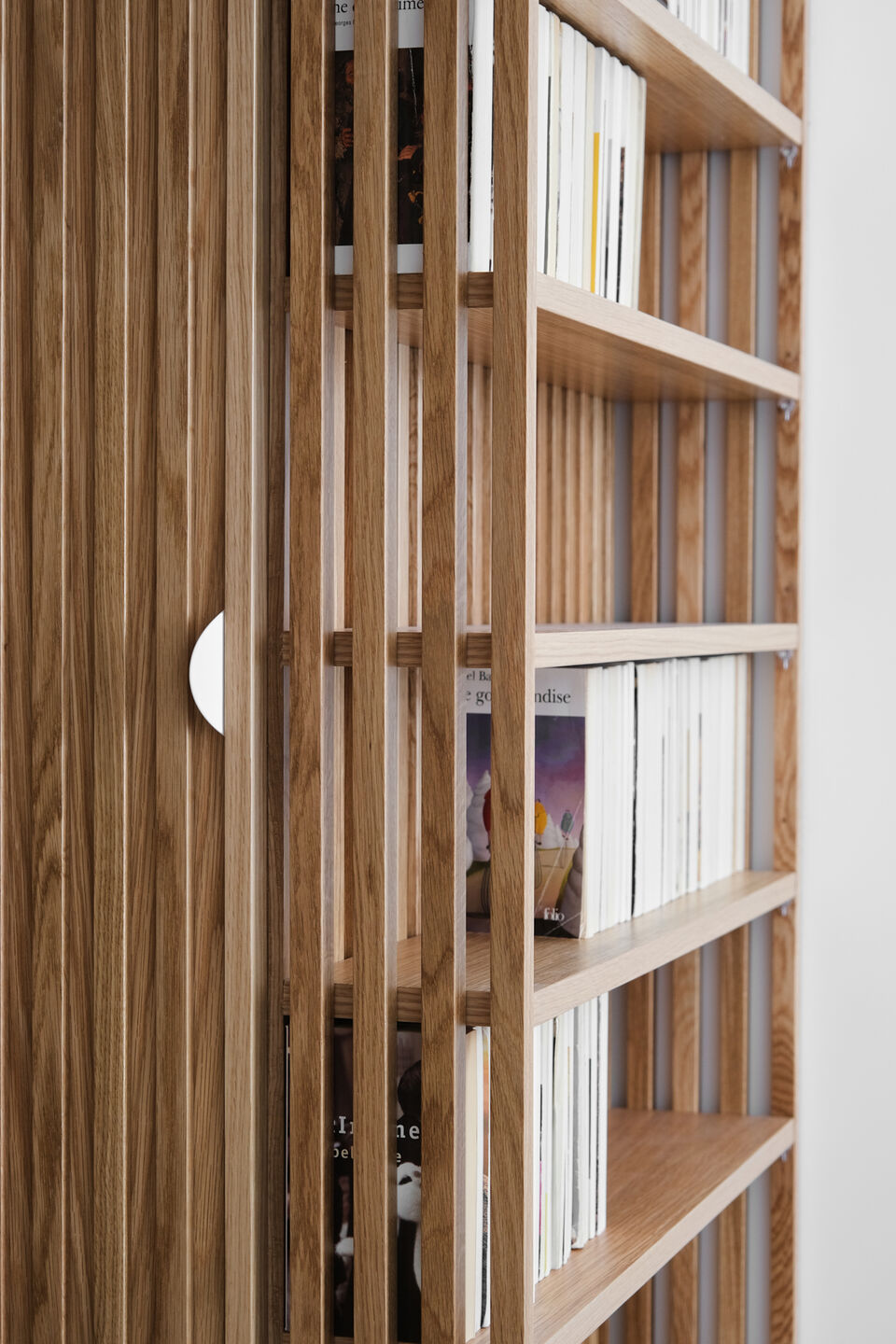 bibliothèque claustra bois