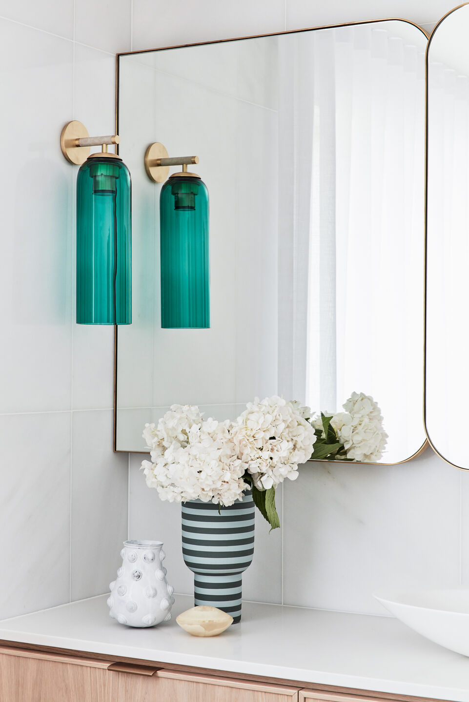 Articolo Float Hover Wall Sconce