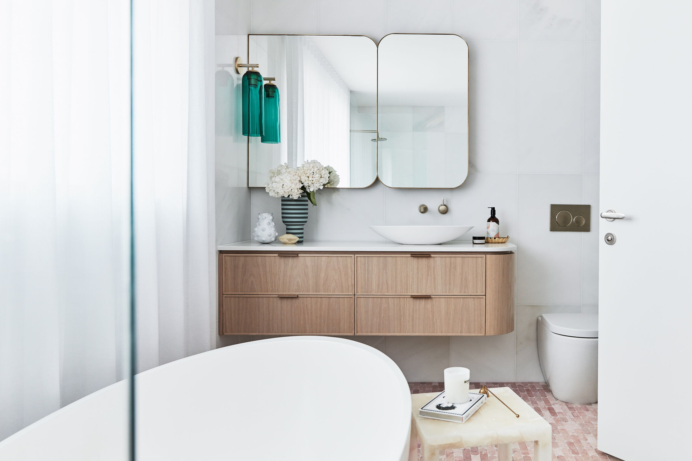 Articolo Float Hover Wall Sconce