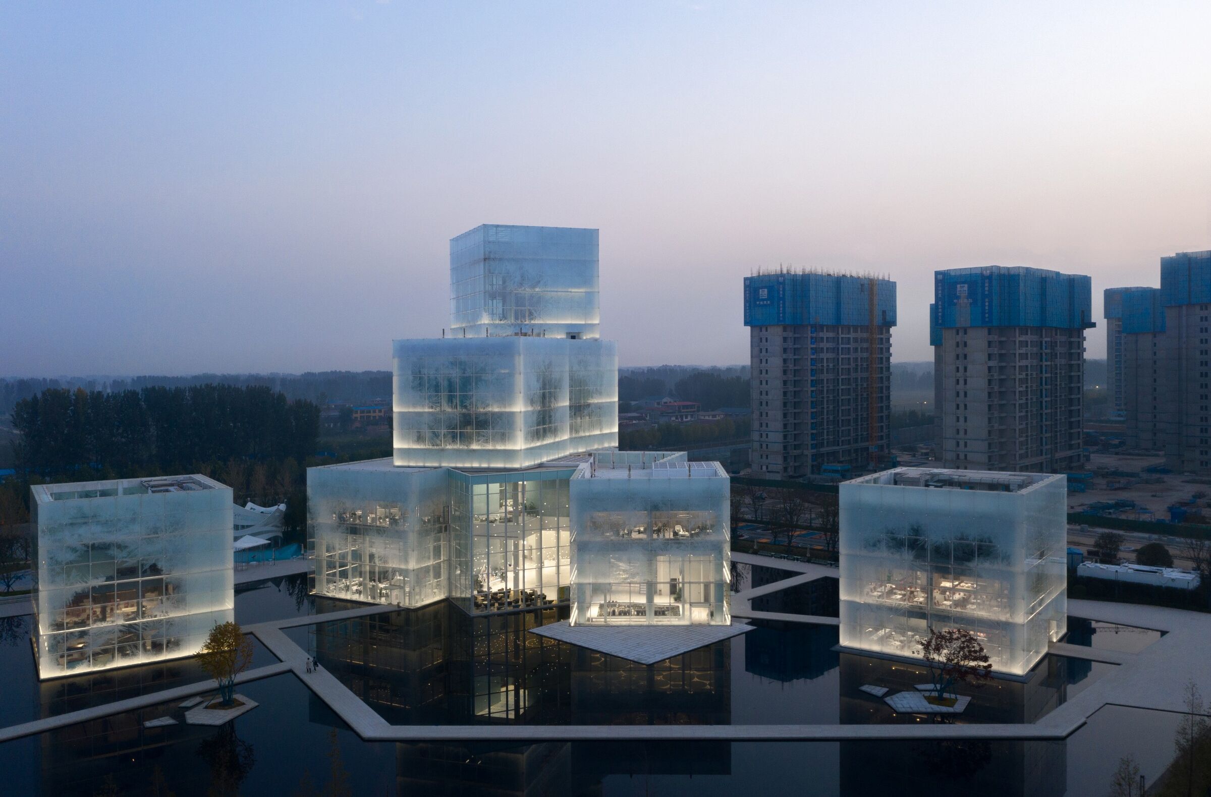 Xinxiang Cultural Tourism Center shaped like an arrangement of