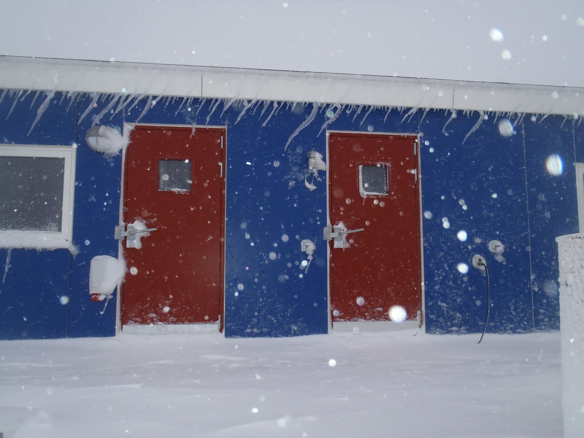 Robust façade panels: this weather demands strong building materials.