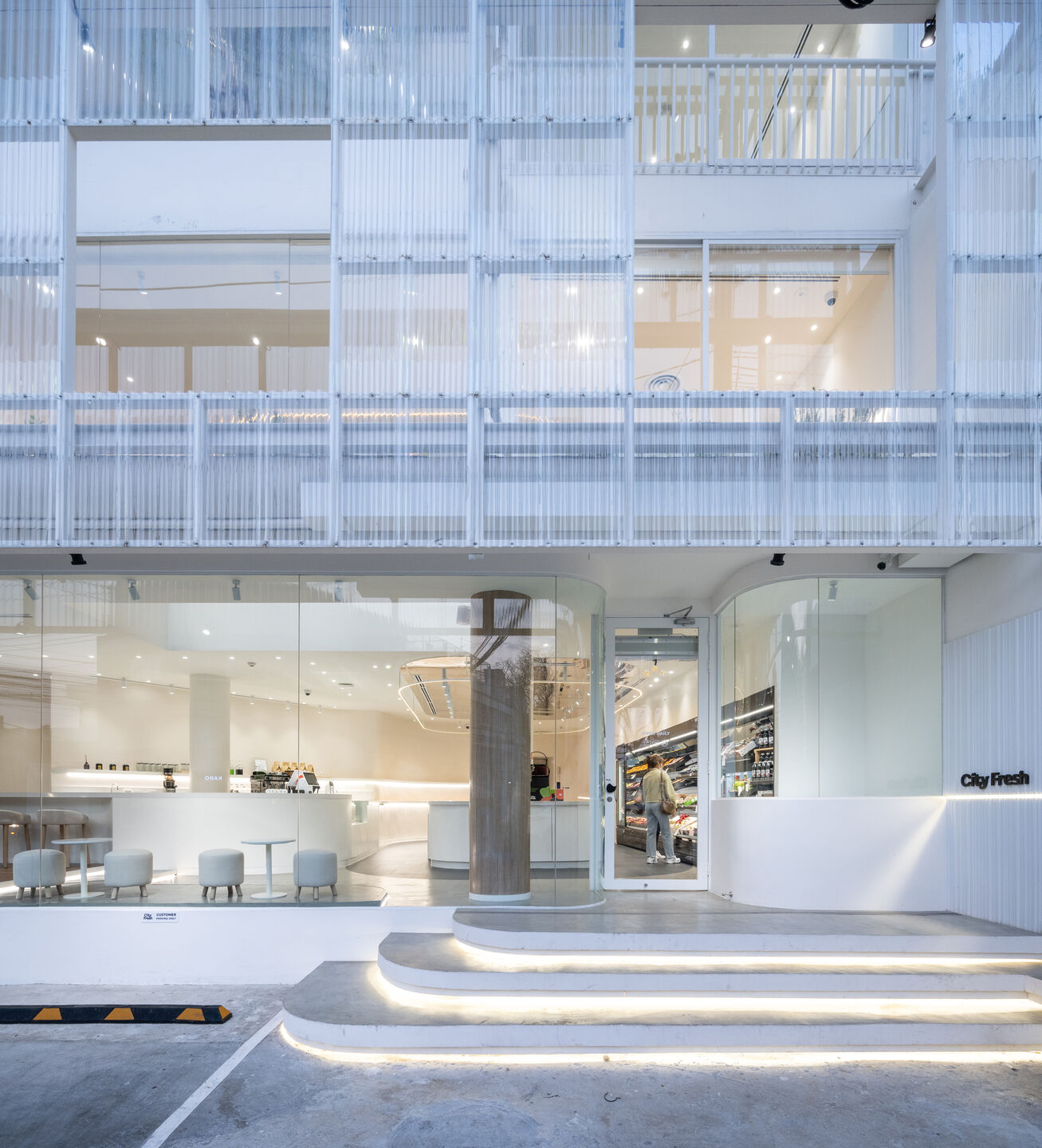 photo_credit Rungkit Charoenwat photo_credit Rungkit Charoenwat