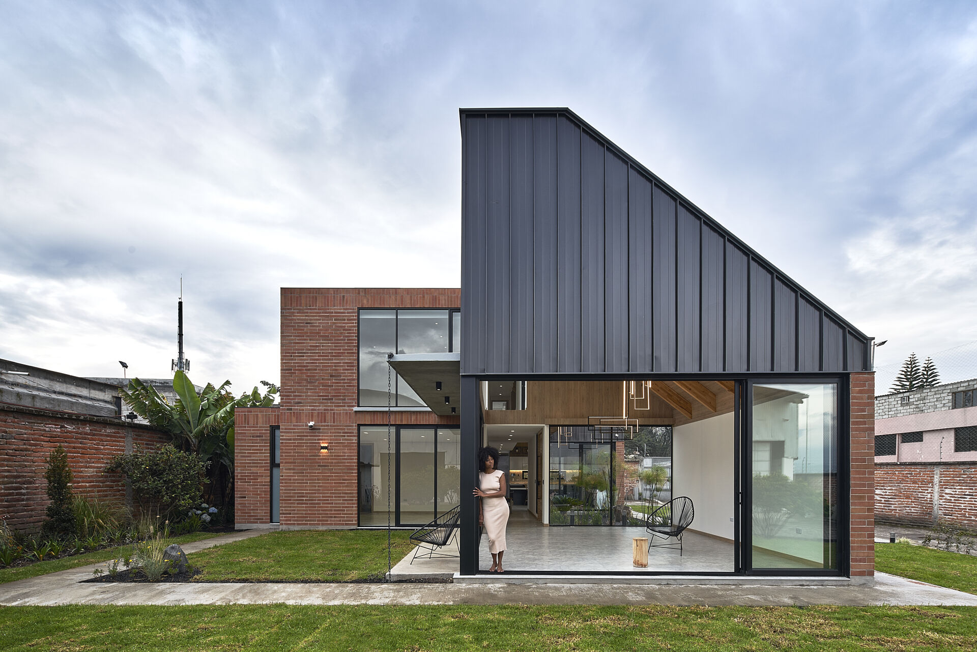 HOUSE BETWEEN GARDENS | TEC Taller EC | Archello
