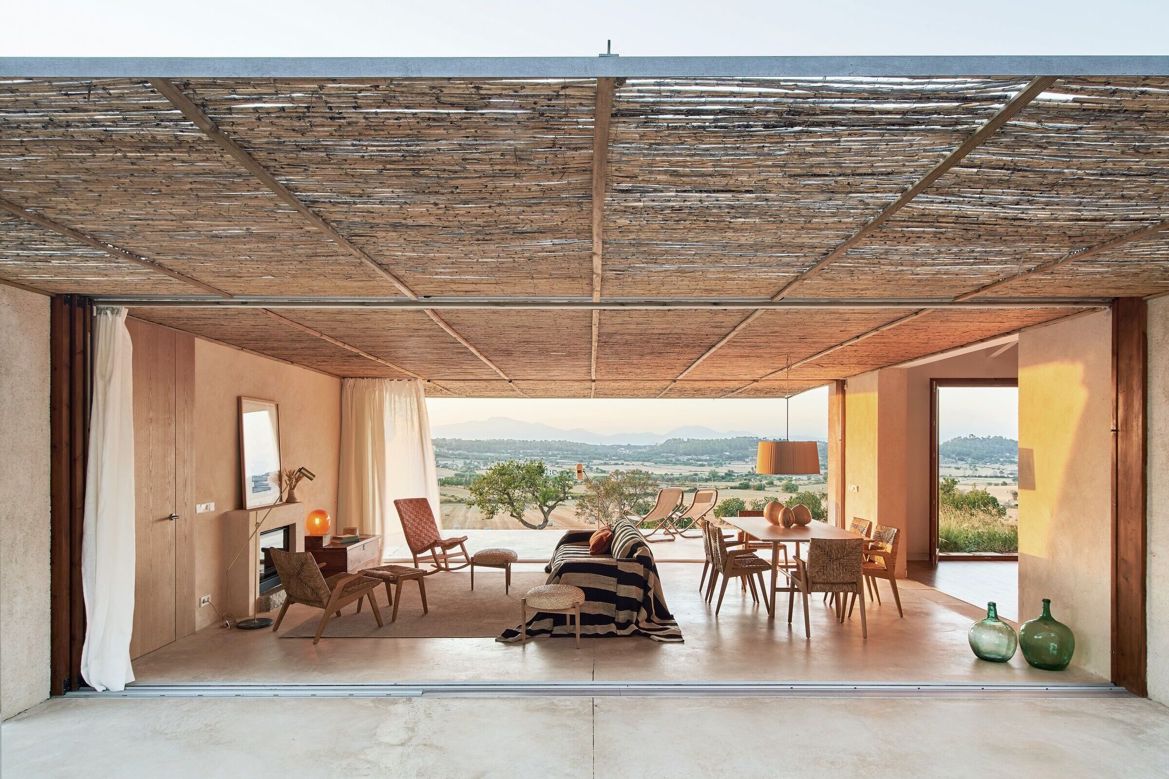 地中海風を醸し出す10+1戸の住居 | Archello