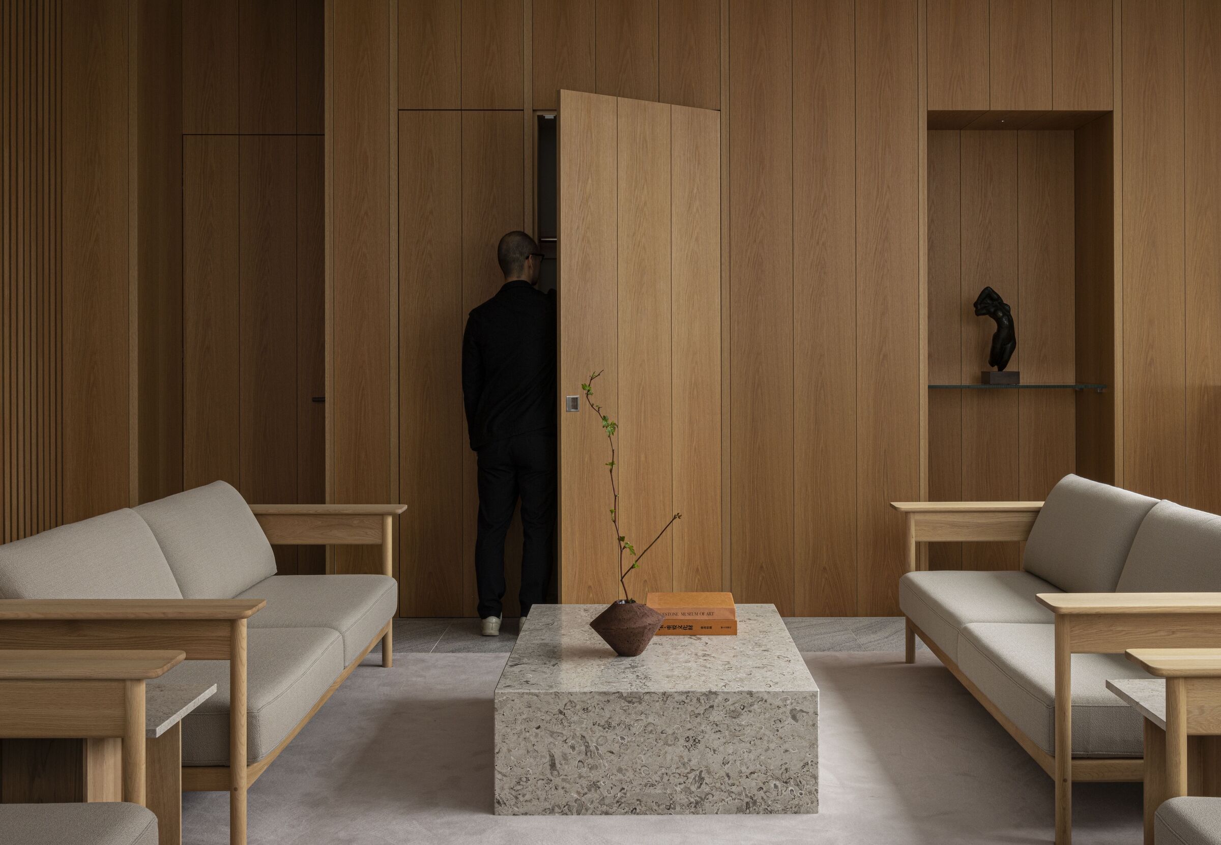 Nagano HQ omarmt het concept van een woonkamer die de hele dag open is |  Archello, image size:2400x1661