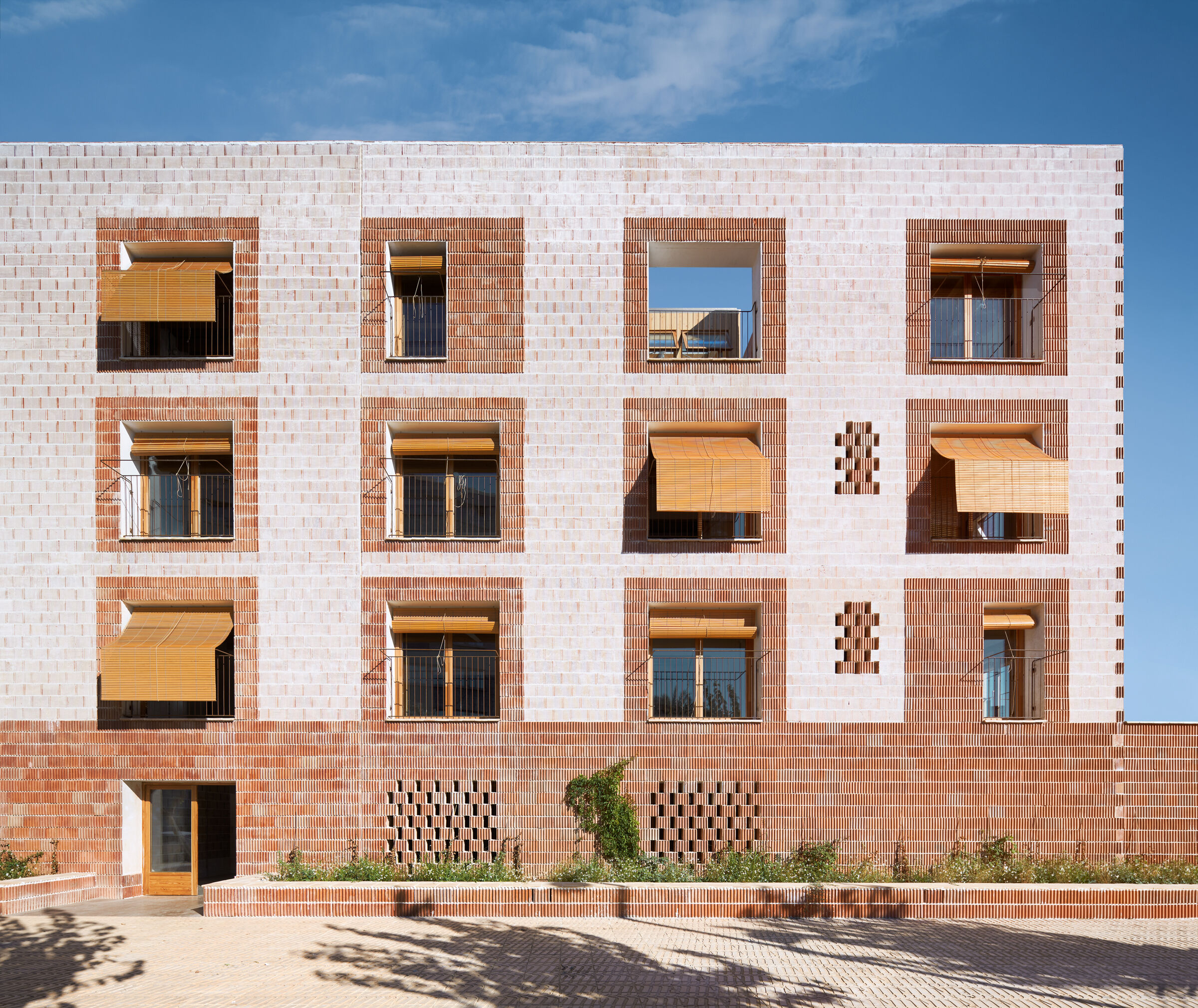 Housing project in Ibiza by 08014 makes use of earth-filled clay