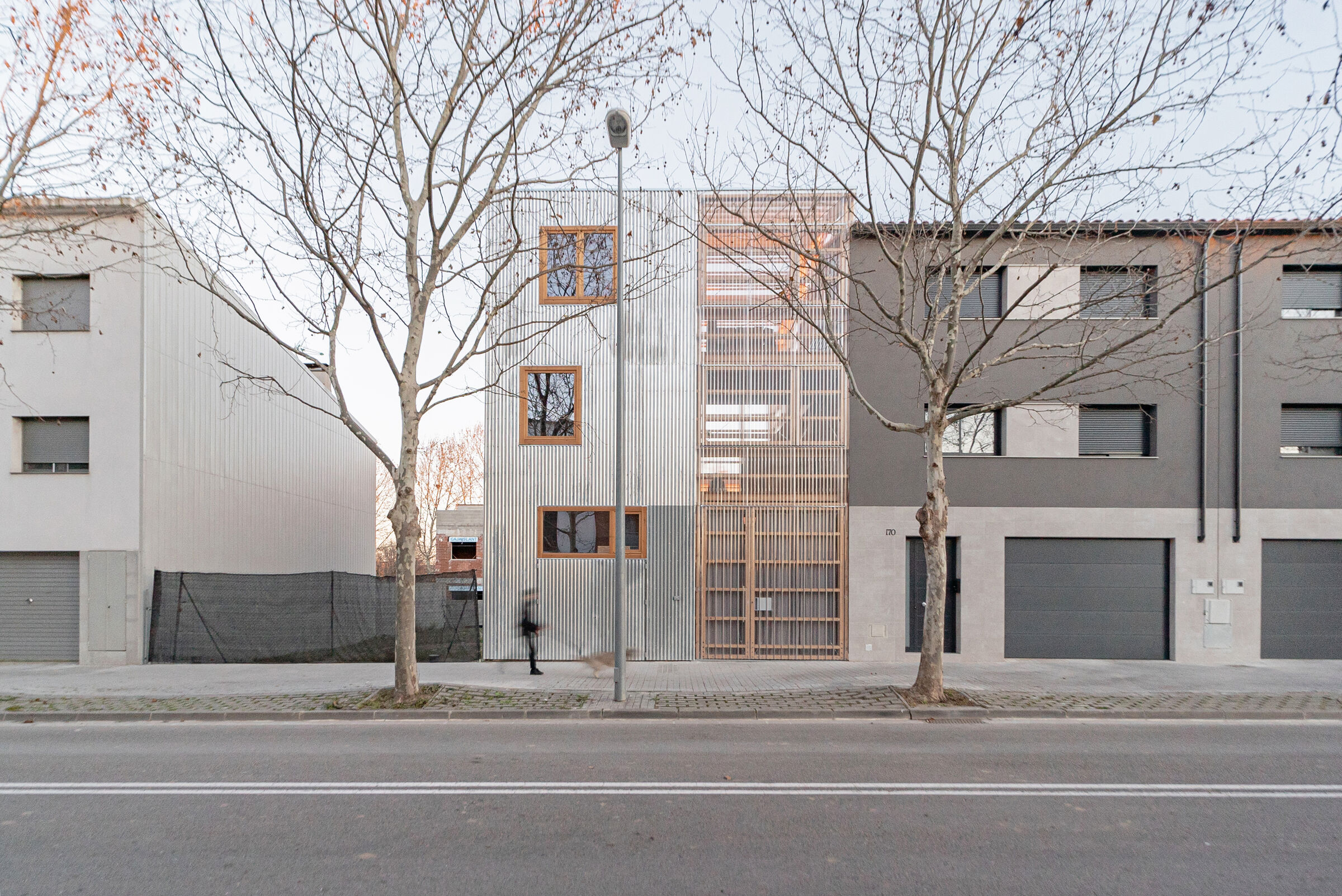taller11 creates an energy efficient house of two halves | Archello