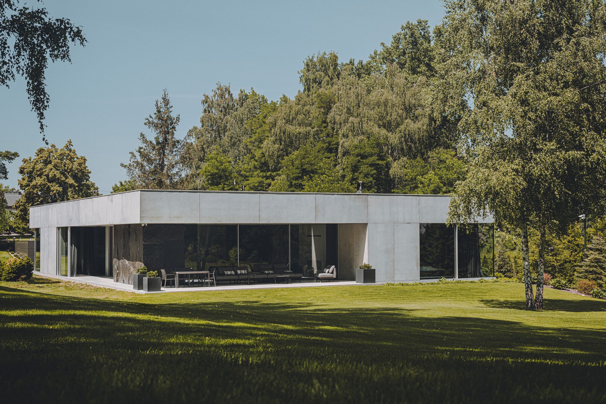 House with a Rock | KUOO TAMIZO ARCHITECTS | Archello