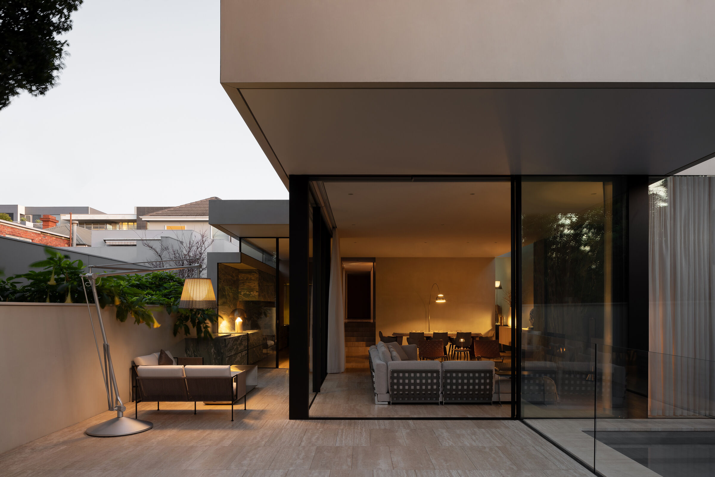 Concrete Curtain by FGR Architects