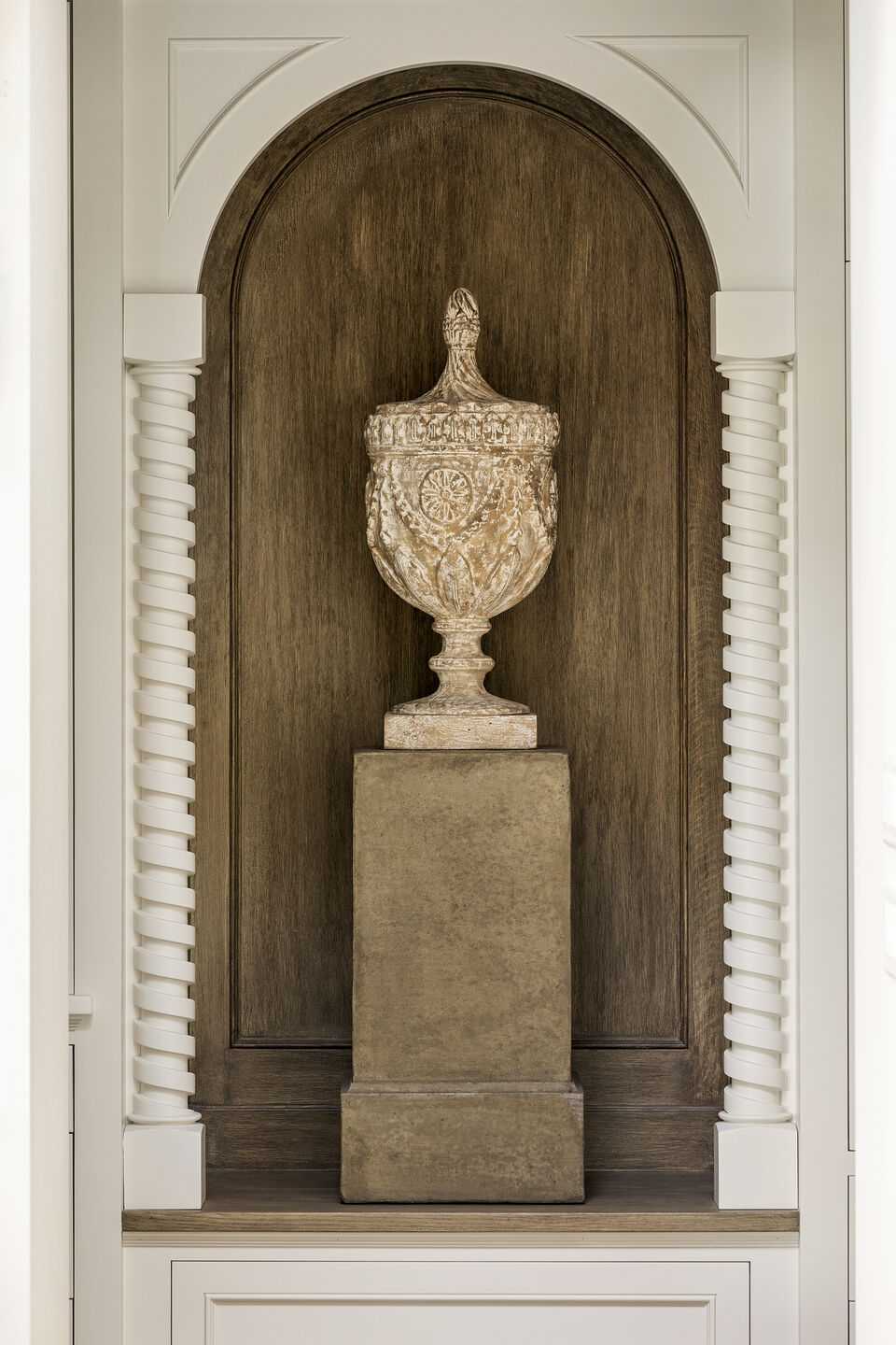 Art niche / display alcove. Stunning interior architectural details.