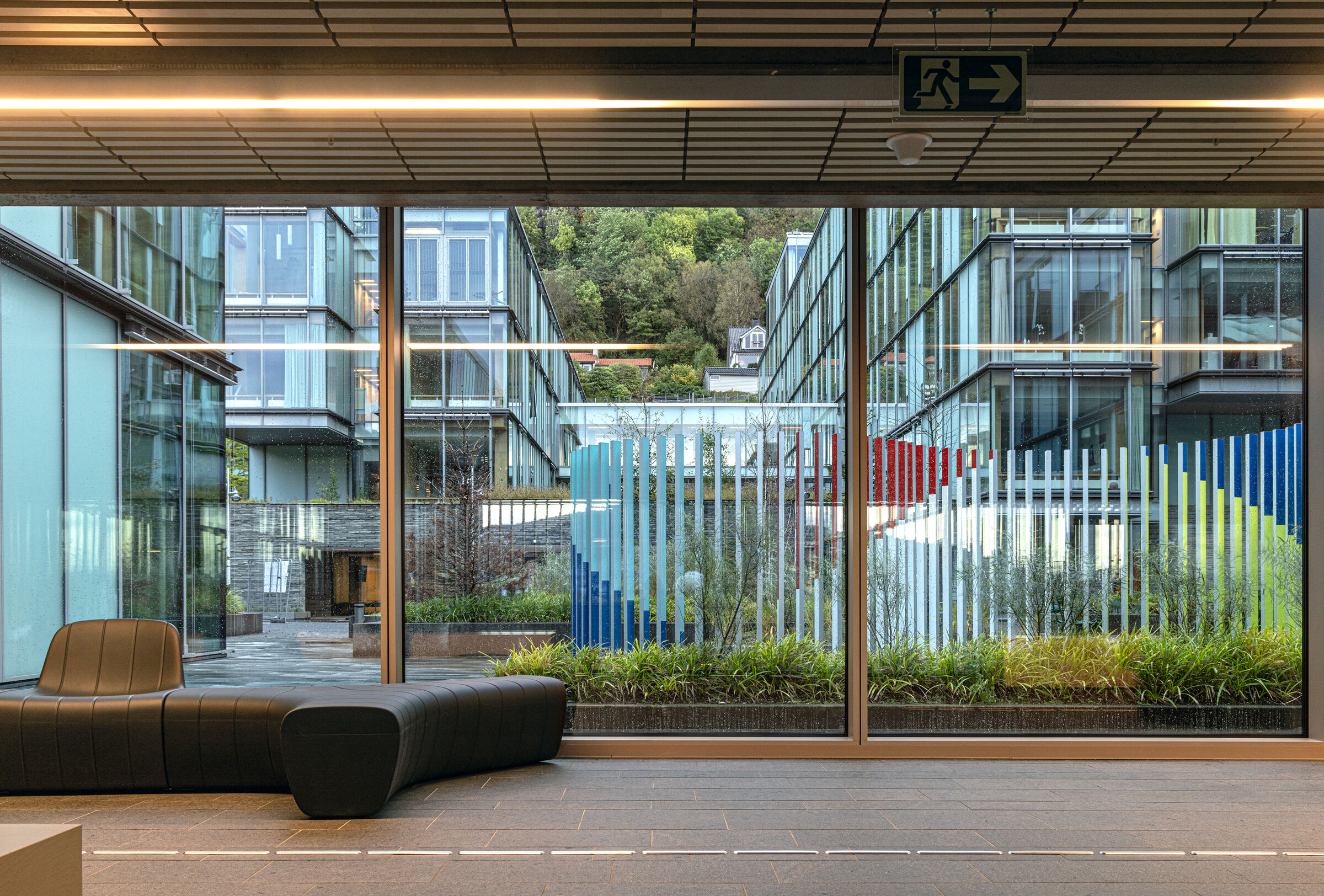 Use of natural slate connect the inside with the outside