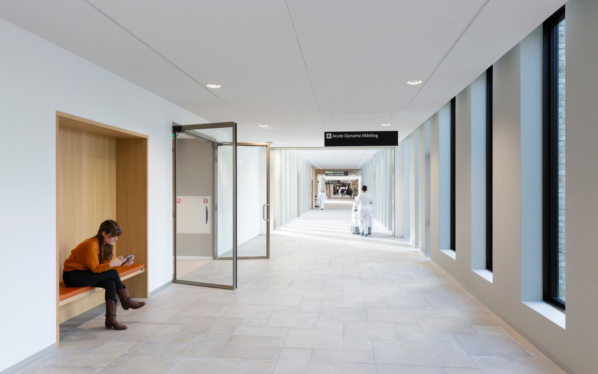 Central passage on the first floor