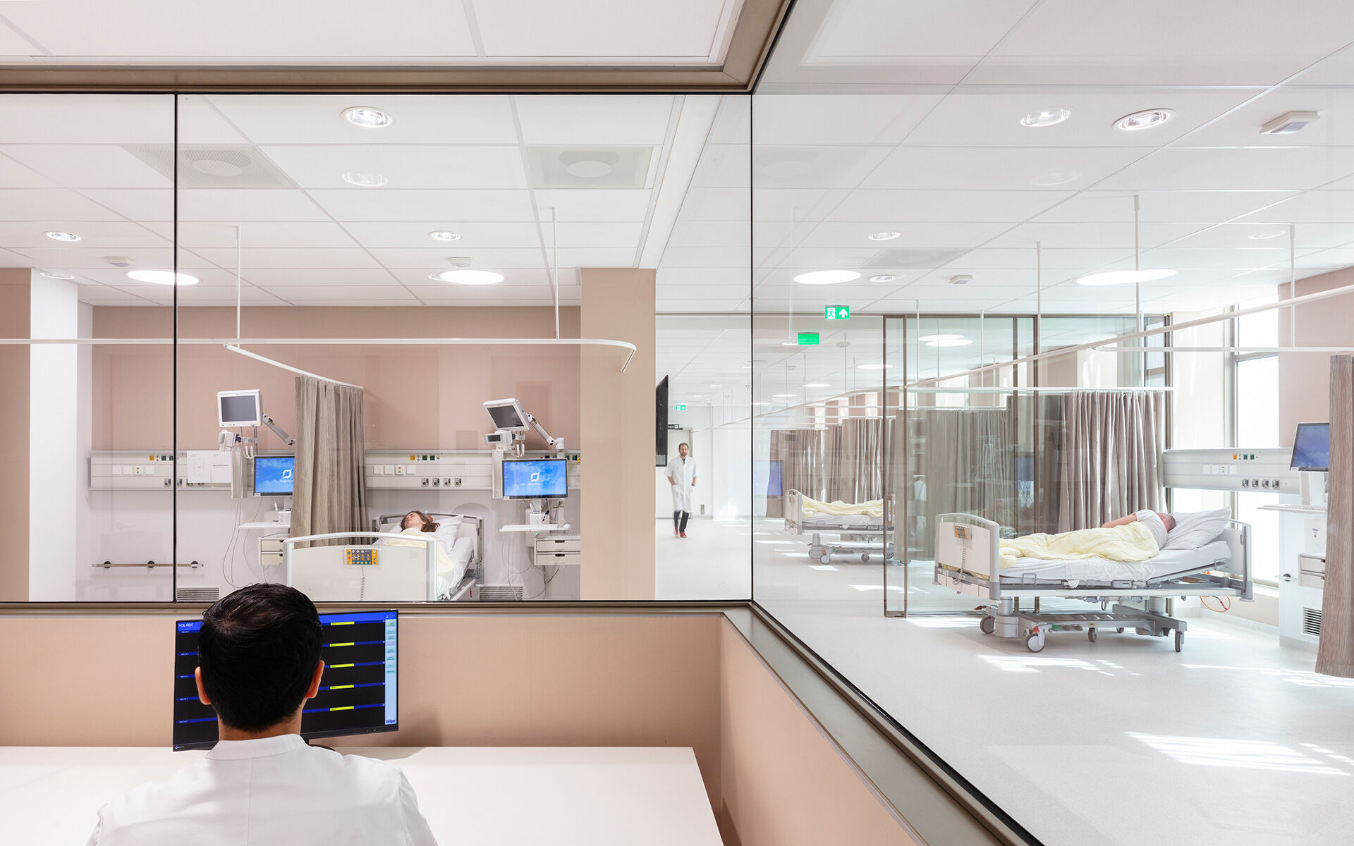 Holding/recovery room