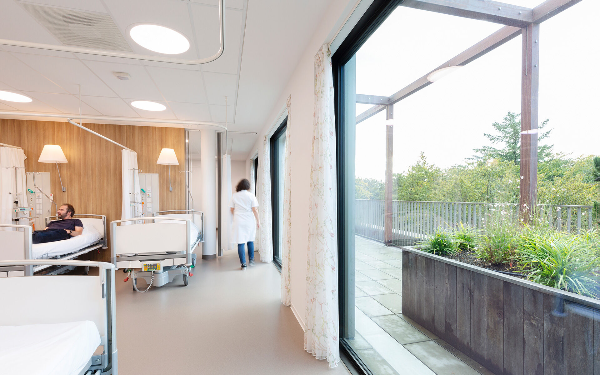 Oncology Day Hospital balcony offers panoramic view of the wooded area