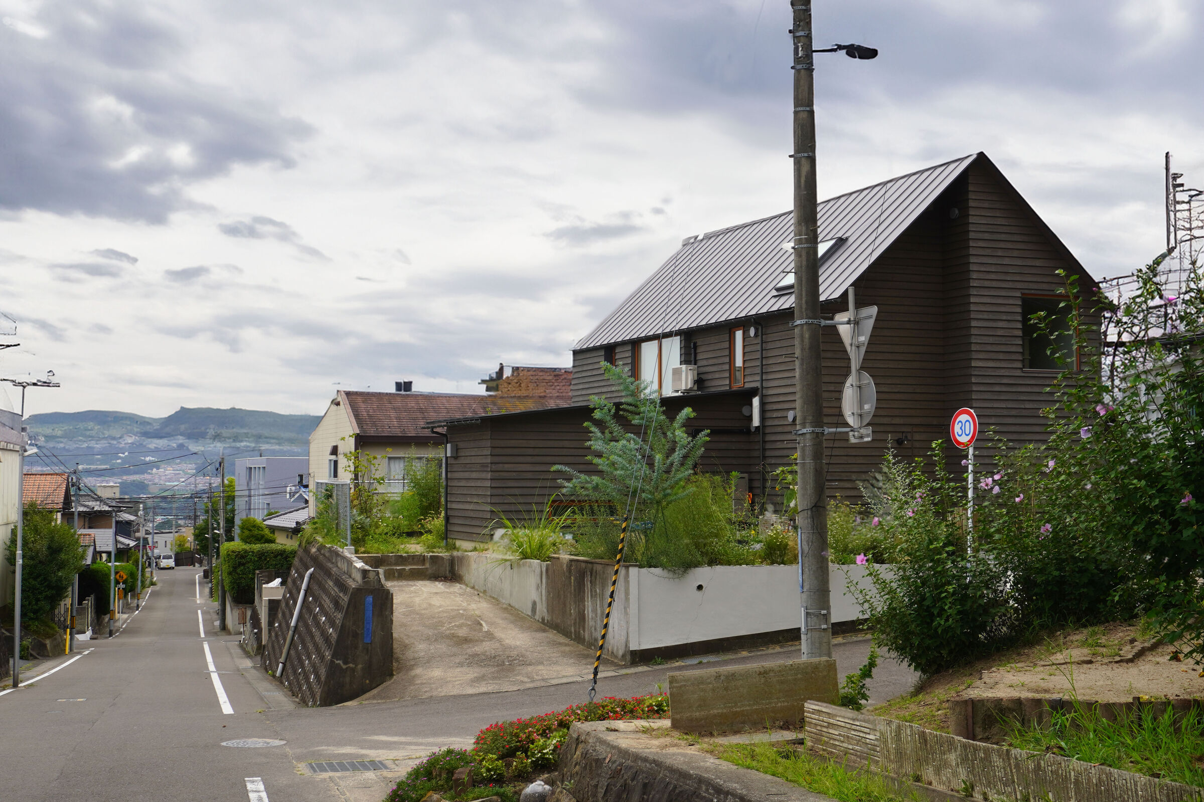 House With a Crossed Earth Floor | Fukei Co. | Archello