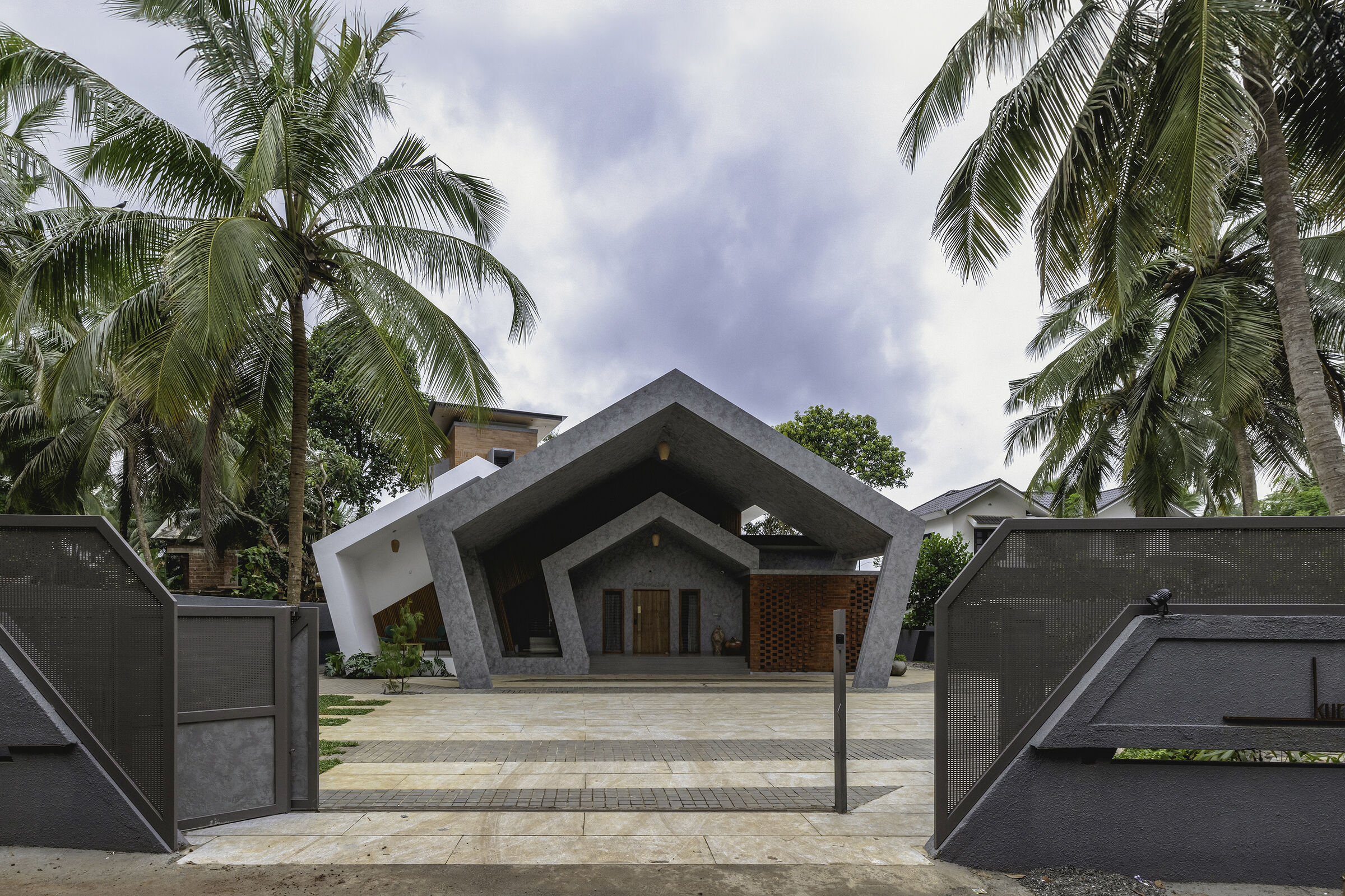The slanted wicket gate and the sliding gate mimics the superstructure