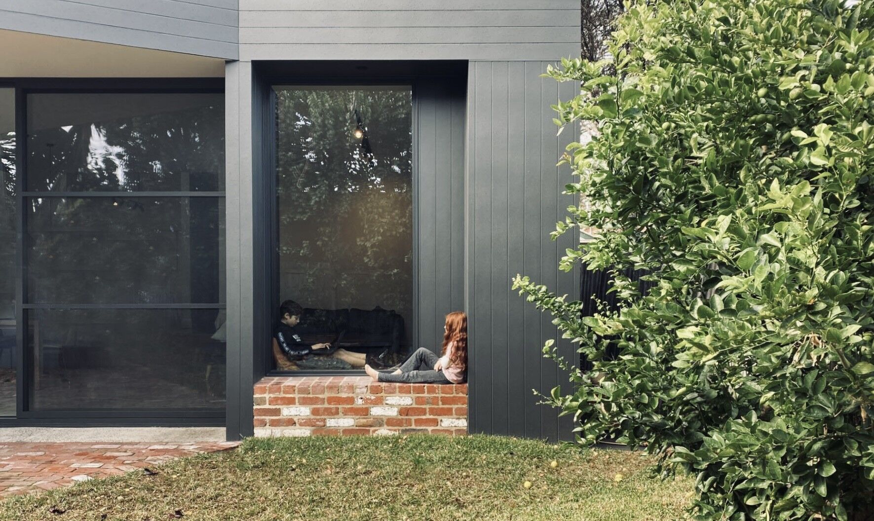 Exterior_Window seat