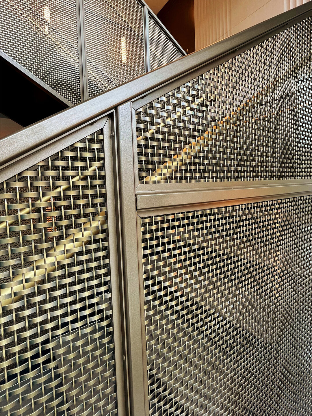 This New York project highlights the beauty and functionality of woven wire mesh in stairwell handrails. This design offers durability, light flow, and a clean aesthetic for upscale commercial spaces.