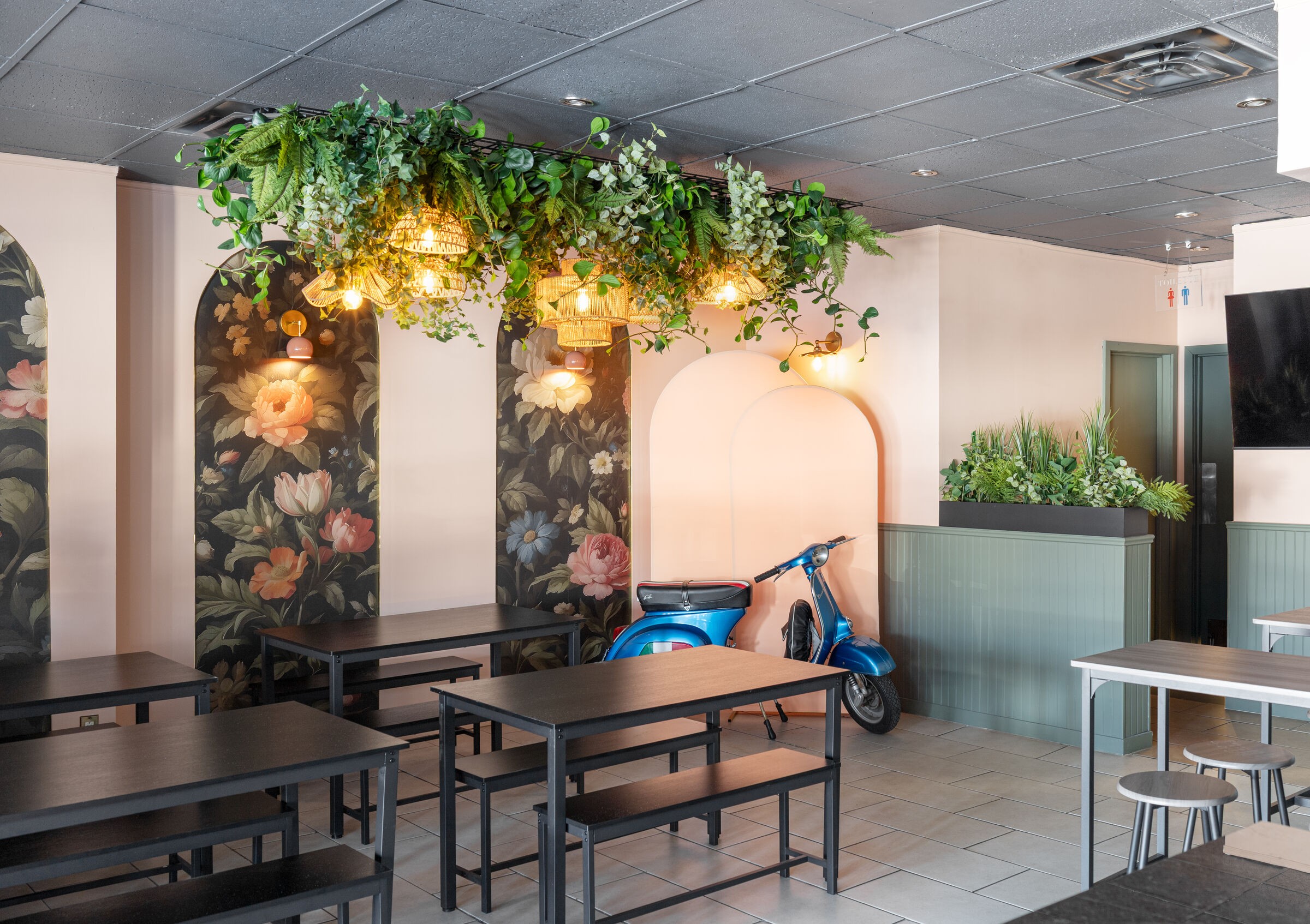 Plant ceiling