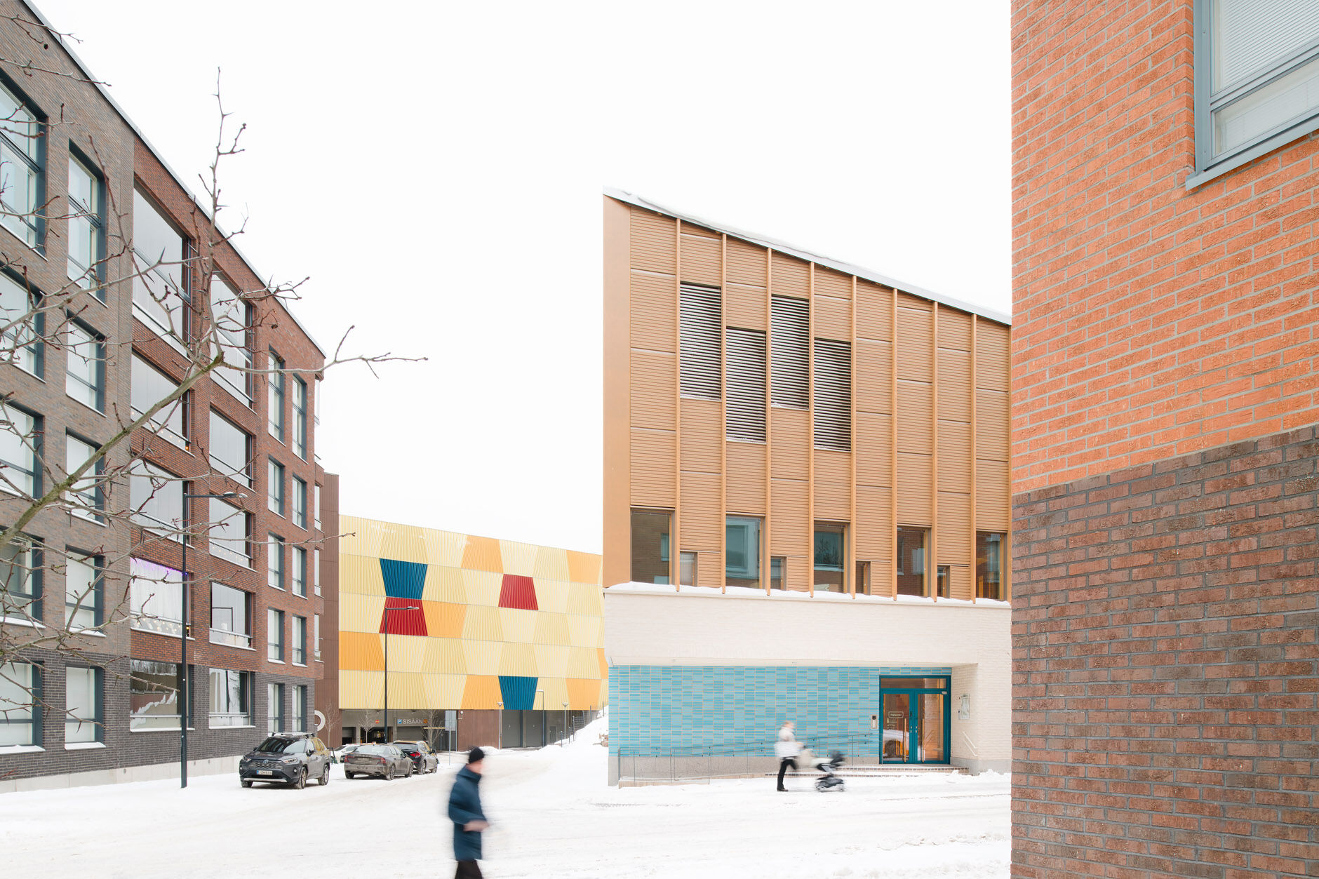 The ascending roof planes accentuate the building’s corner, where the public entrance sits sheltered.