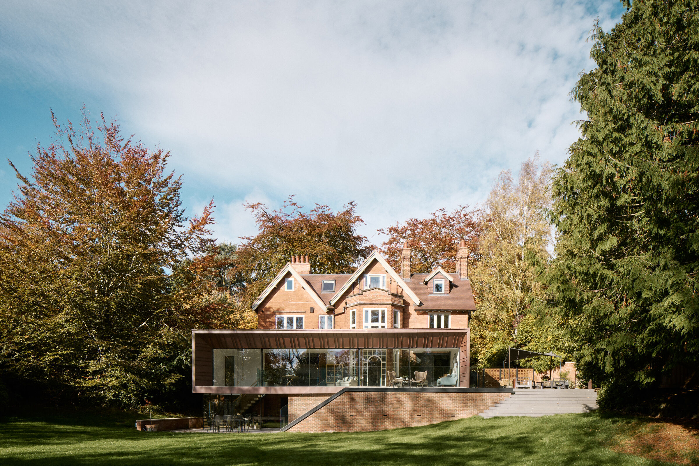 Barnt Green, IQGlass