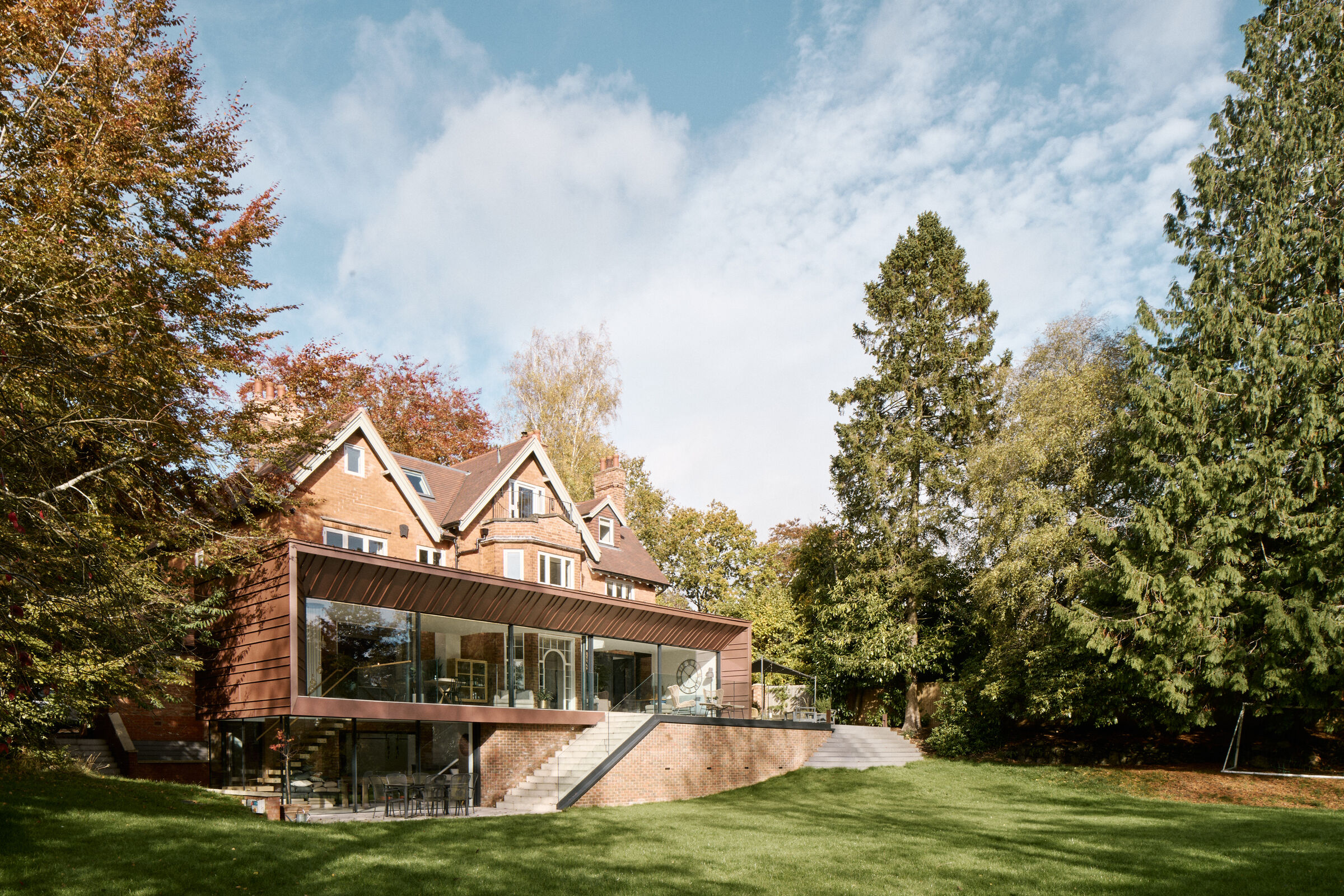 Barnt Green, IQGlass