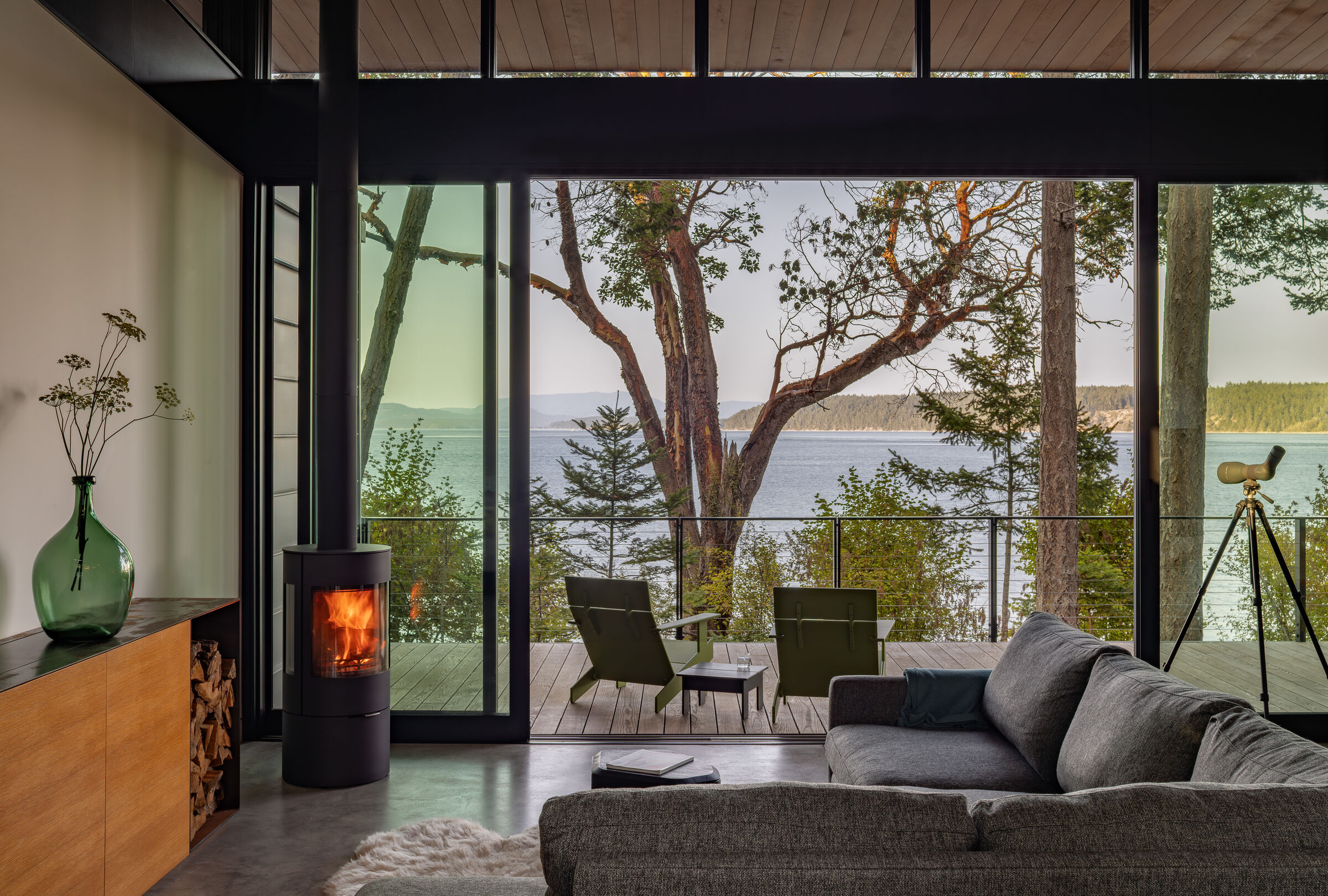 Living room & deck