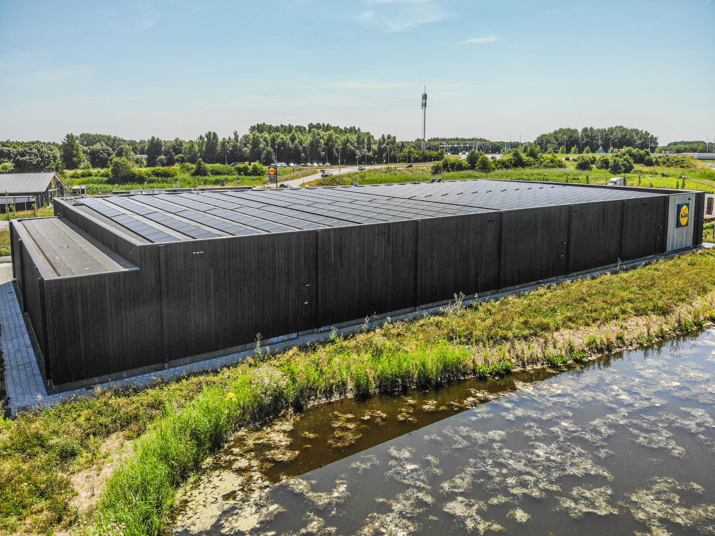 CO2 neutral Lidl supermarket