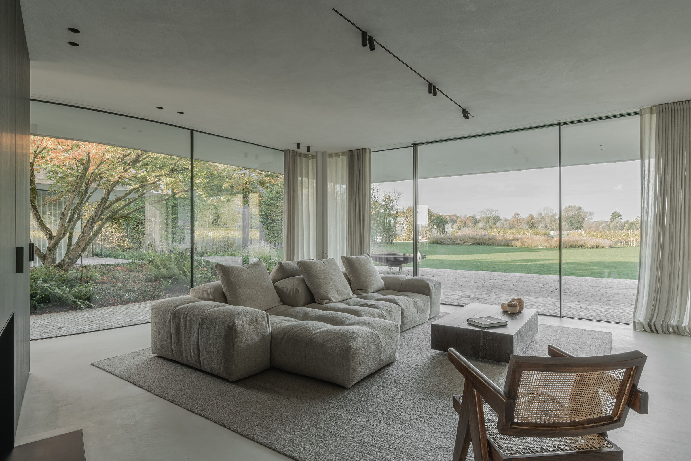 Curved Residence BE