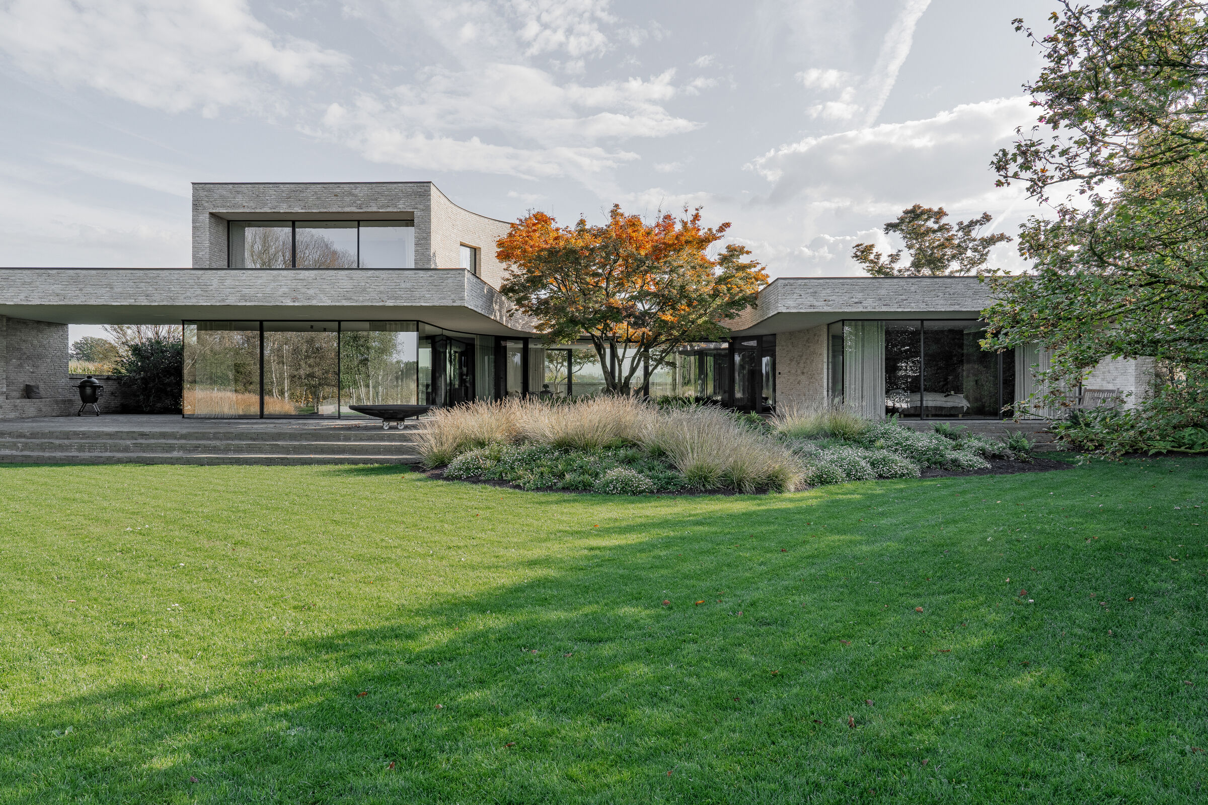 Curved Residence BE