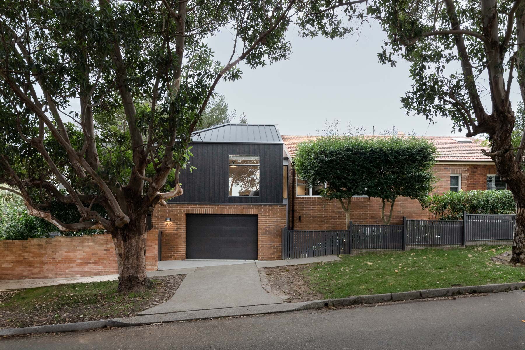 Treeview House - Side Street Frontage